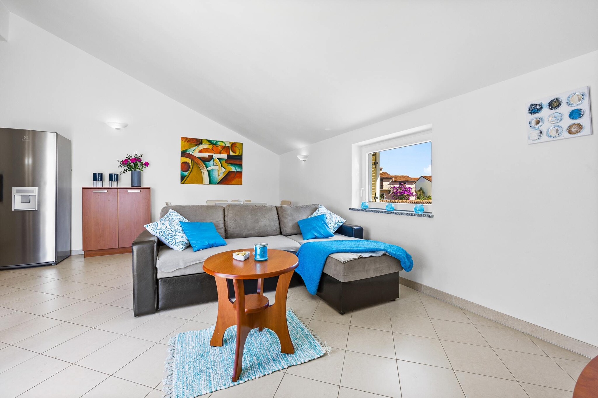 Family-friendly apartment with sea view