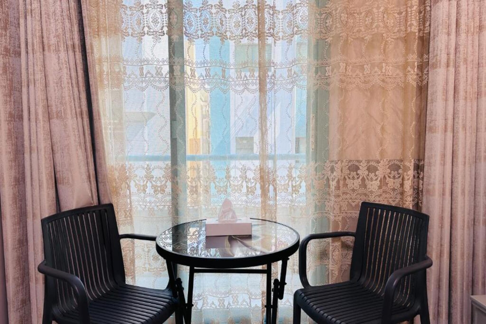 Ground floor: (bedroom(single bed, single bed, TV, seating area, air conditioning, telephone), bathroom(shower, toilet, hairdryer, Towels incl., shampoo, body soap))