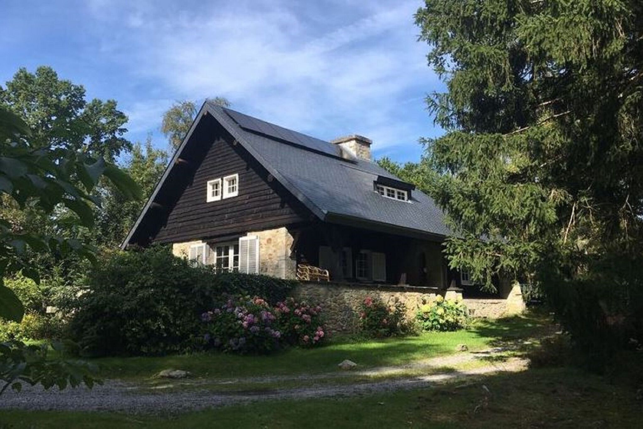 Quietly located country house in Vielsalm with huge garden