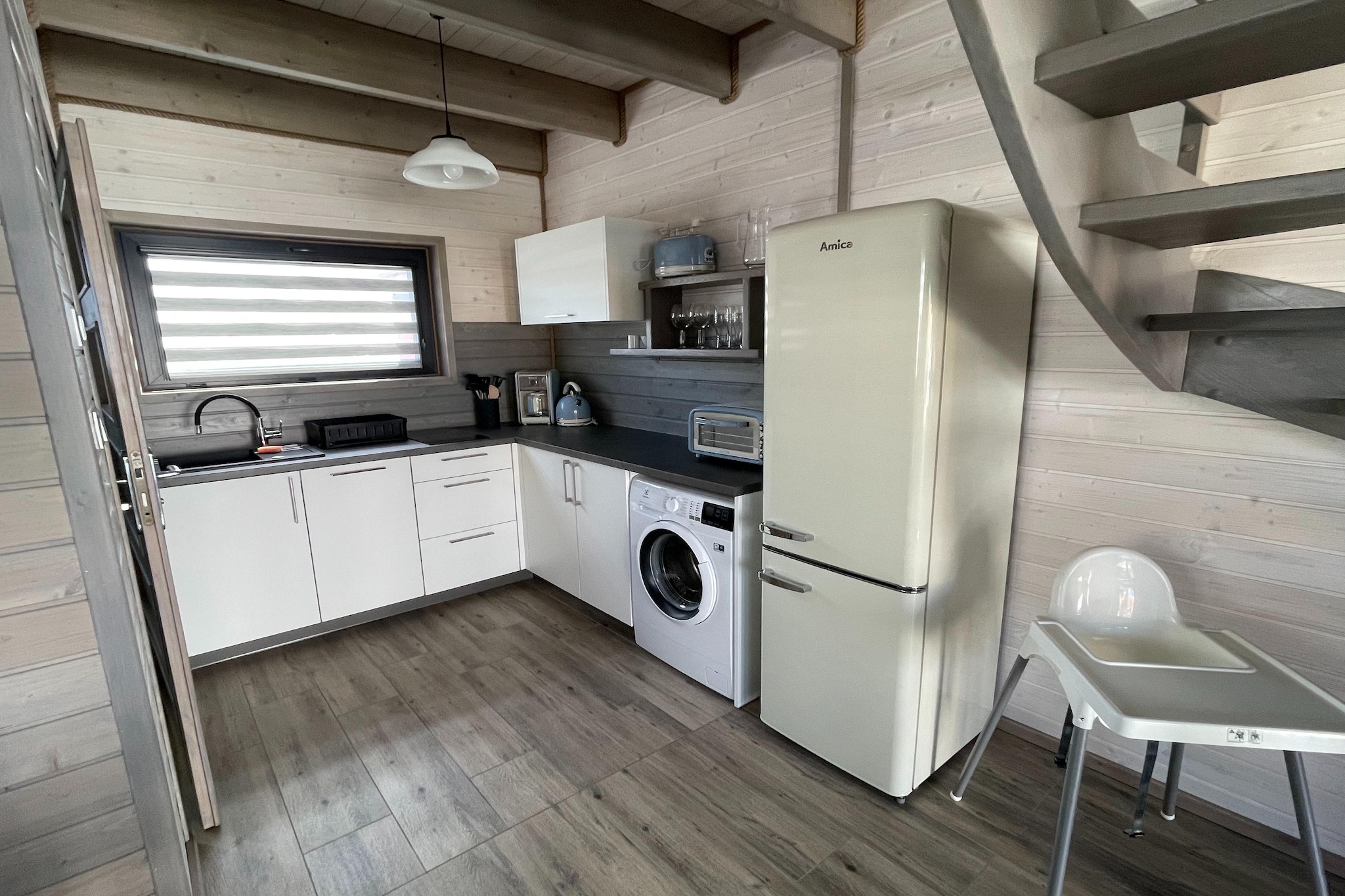 A family-friendly holiday resort in a very quiet area, 200 meters from the beach. Just a few steps from the resort center.

Comfortable, two-story holiday homes with covered terraces. On the ground floor, there's a spacious living room (TV, dining table, double sofa bed), a well-equipped kitchen (including a washing machine, dishwasher, and coffee maker), and a bathroom with a shower. On the first floor, there are two large, separate bedrooms and an additional toilet. The terrace is equipped with garden furniture and barbecue facilities. Air conditioning with cooling and heating functions is provided. Wireless internet is available.

The well-maintained and fenced grounds of the holiday resort include an attractive playground, a well-equipped playroom, bicycle rentals, table tennis, and foosball. A sauna and a whirlpool are available for an additional fee. Secure parking is available (one space per cottage is included in the price; an additional parking space is available at an additional cost).

The price includes: bed linen, internet, and parking (one space per cottage). A baby cot and highchair are available upon request (reservation required). SianoÅ¼Ä™ty is a small holiday village located approximately 10 km from KoÅ‚obrzeg, in the immediate vicinity of another seaside resort, Ustronie Morskie. SianoÅ¼Ä™ty is situated right next to a wide beach. The golden sand and gentle slope into the sea encourage vacationers to sunbathe and swim. Neighboring Ustronie Morskie also boasts a 100-meter-long pier. The international R-10 cycling trail runs through SianoÅ¼Ä™ty. It runs along the coast and offers stunning views of the beaches, clear sea, and charming peat bogs. From here, cycling is an easy and pleasant way to reach nearby Ustronie Morskie, as well as the larger city of KoÅ‚obrzeg.