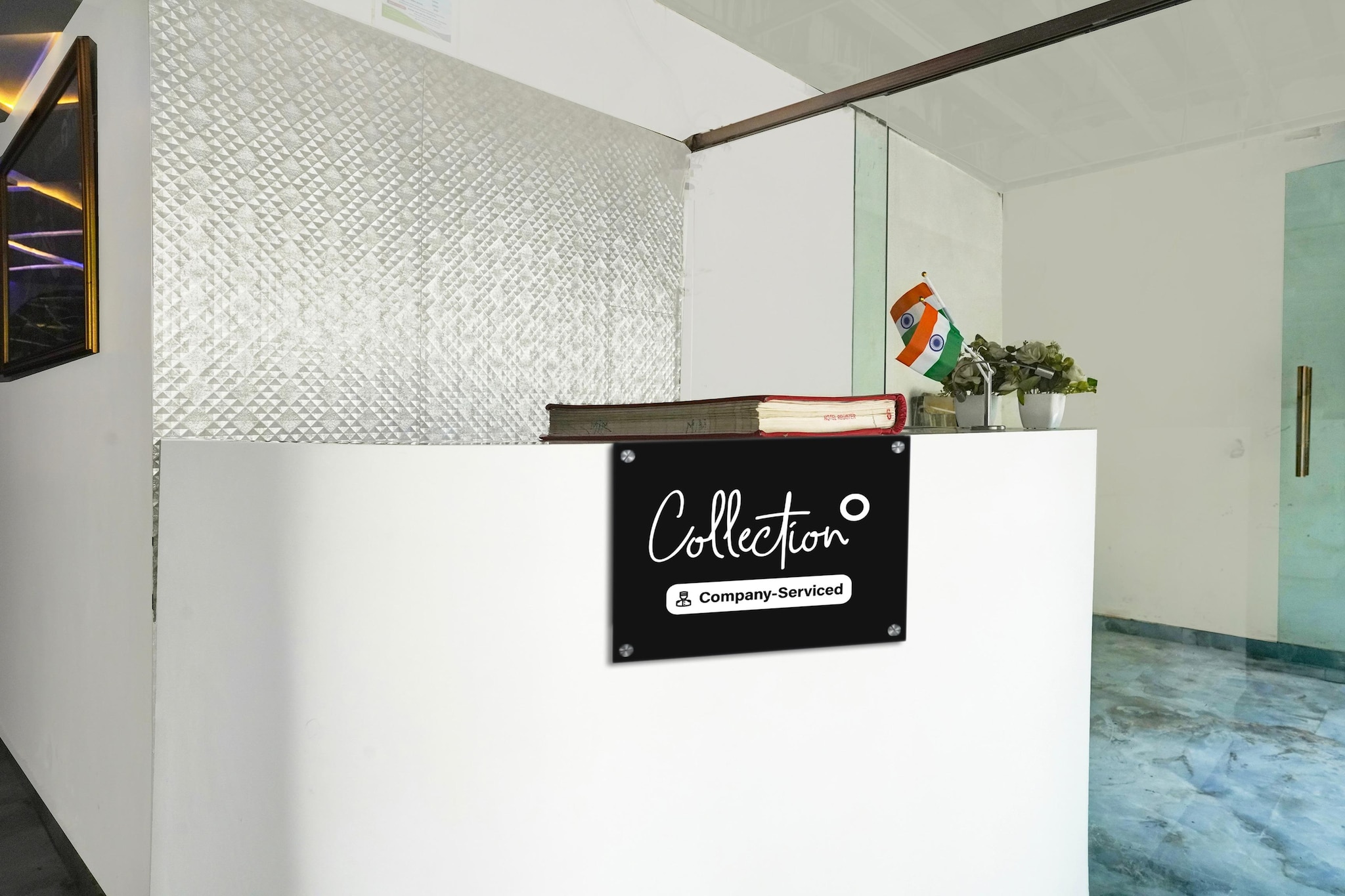 Ground floor: (bedroom(double bed, TV, seating area, electric kettle, air conditioning, telephone, Floor mattress), bathroom(bathtub or shower, shower, washbasin, toilet, Towels incl., shampoo, body soap, hot water))