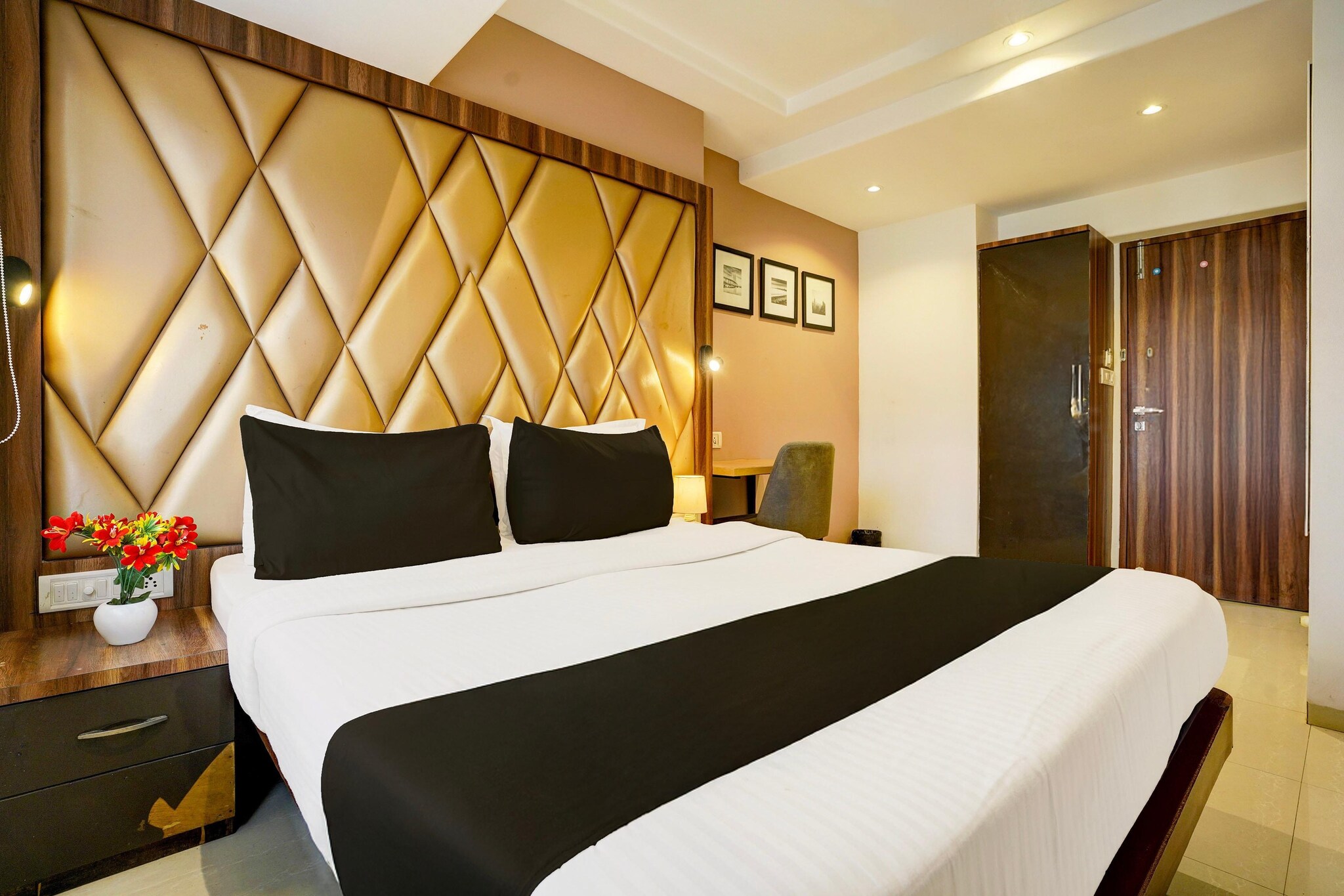 Attractively situated in the centre of Mumbai, Comfortable Stays at Mumbai Central features air-conditioned rooms, a shared lounge and free WiFi. The property is around 2.8 km from Girgaum Chowpatty Beach, 1.8 km from Chhatrapati Shivaji Terminus Railway Station and 3.7 km from Rajabai Clock Tower. The accommodation provides room service, a 24-hour front desk and luggage storage for guests.

The rooms at the hotel are fitted with a seating area, a flat-screen TV with satellite channels and a private bathroom with free toiletries and a bath or shower. All rooms have a desk.

Popular points of interest near Super Hotel O Mumbai Central Formerly Park Palace include Mohd Ali Road, Crawford Market and Chor Bazaar. Chhatrapati Shivaji International Mumbai Airport is 16 km from the property.

Unmarried couples are warmly welcome at this property.
Guests with local ID proof are warmly welcome.
Early Check-In Policy: A full dayâ€™s room rate will be charged for check-ins before 6:00 AM. Complimentary early check-in is available between 6:00 AM and 10:00 AM, subject to room availability.
Check-in is only available to guests aged 18 and above. Please provide a government-issued ID to confirmÂ yourÂ age.
