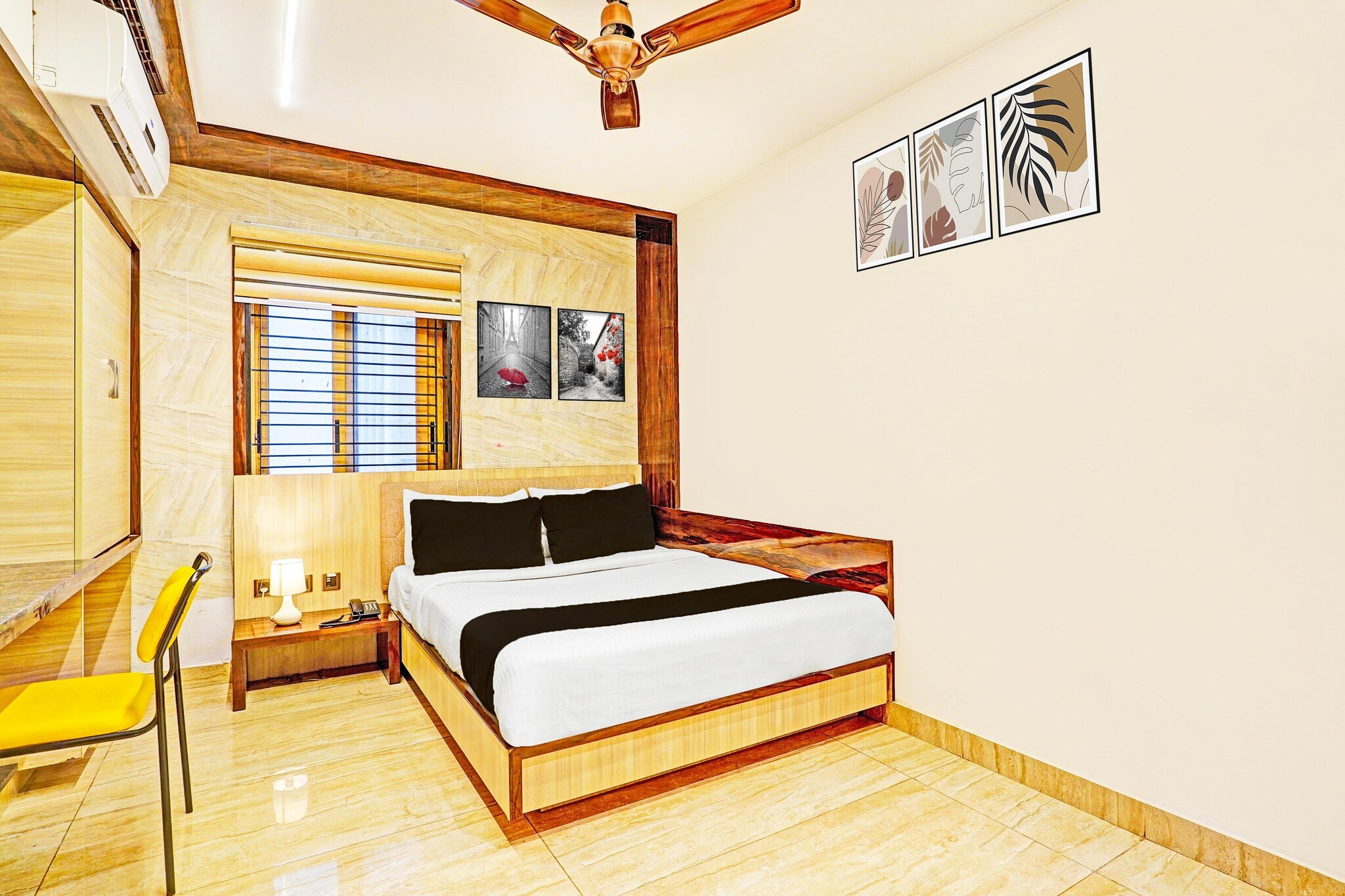 Ground floor: (bedroom(Parking, double bed), bathroom, TV, seating area, bathtub or shower, shower, toilet, air conditioning, lift, Laundry Package for a fee, telephone, shampoo, body soap)