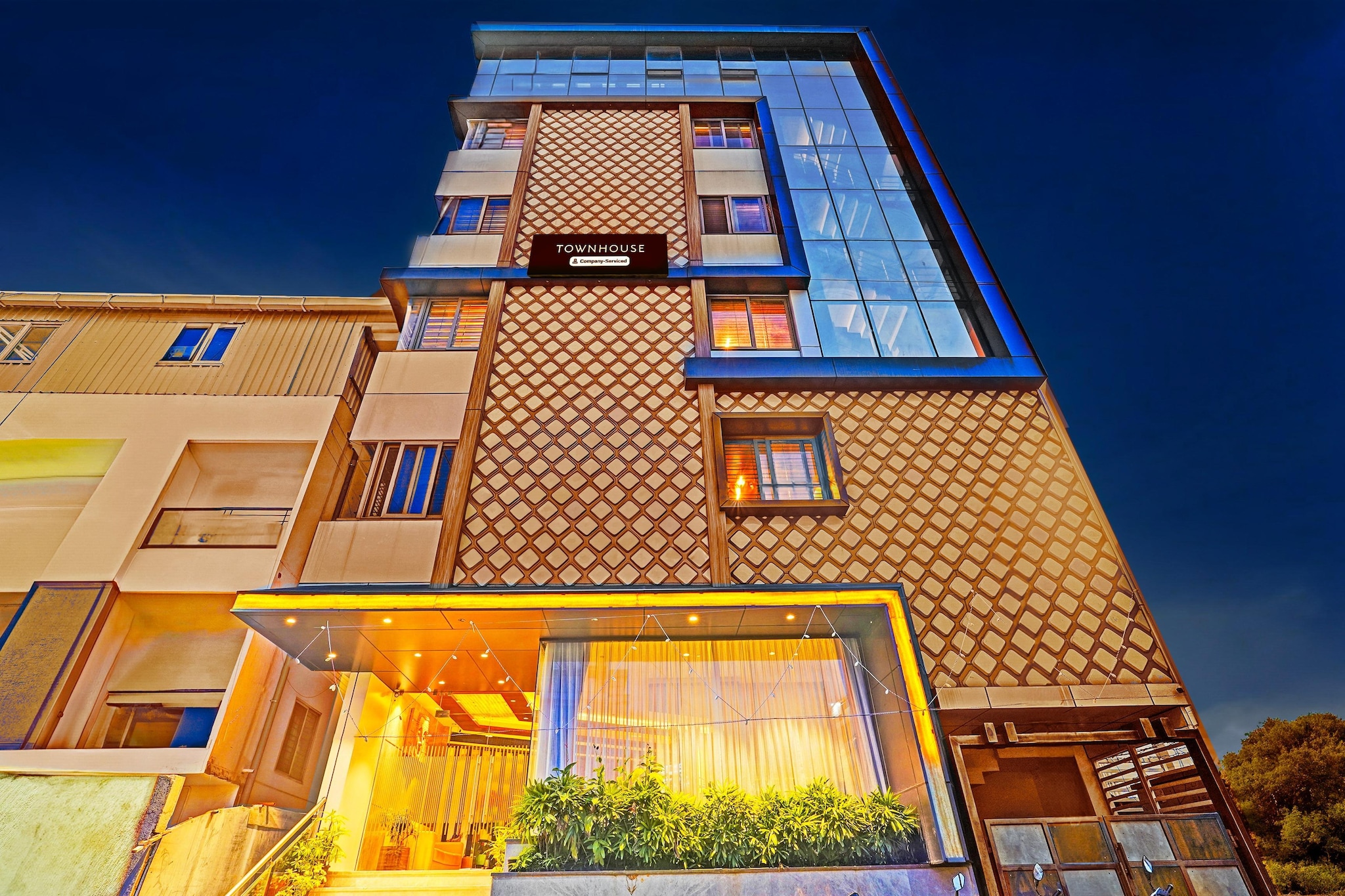 Cozy Deluxe Stays at Indiranagar Bangalore