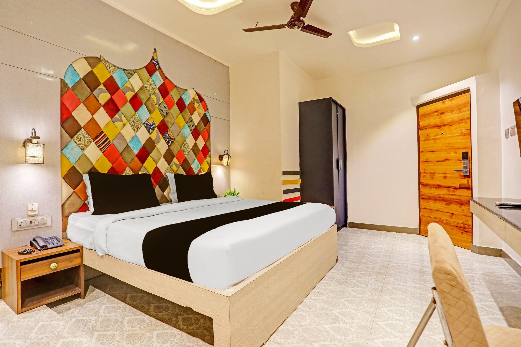 Well located in the Varanasi Cantt district of Varanasi, Comfortable Stays at Varanasi Cantt is located 4.3 km from Varanasi Junction Railway Station, 5.1 km from Dasaswamedh Ghat and 5.3 km from Kashi Vishwanath Temple. With a shared lounge, the 3-star hotel has air-conditioned rooms with free WiFi, each with a private bathroom. The accommodation provides room service, a 24-hour front desk and luggage storage for guests.
At the hotel, each room is fitted with a desk. Guest rooms at Comfortable Stays at Varanasi Cantt are equipped with a seating area and a flat-screen TV with satellite channels.
Manikarnika Ghat is 5.4 km from the accommodation, while Kedar Ghat is 6 km away. Lal Bahadur Shastri International Airport is 23 km from the property.
Unmarried couples are warmly welcome at this property.
Guests with local ID proof are warmly welcome.
Early Check-In Policy: A full day’s room rate will be charged for check-ins before 6:00 AM. Complimentary early check-in is available between 6:00 AM and 10:00 AM, subject to room availability.
Check-in is only available to guests aged 18 and above. Please provide a government-issued ID to confirm your age.