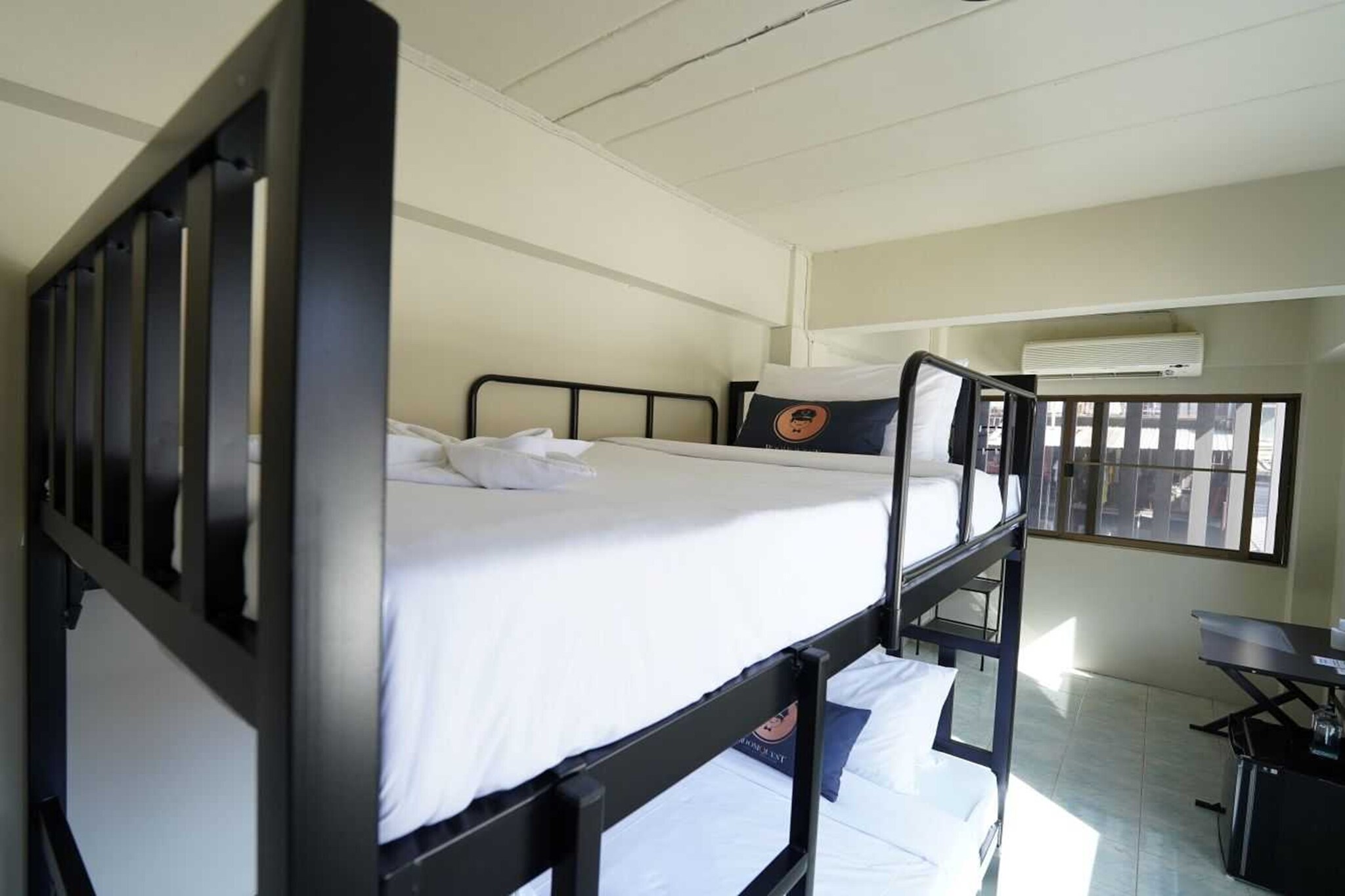 Set within 6.6 km of Central Festival EastVille and 7.5 km of Chatuchak Weekend Market, Collection O Bangkok Huaikwang formerly RQ Hotel offers rooms with air conditioning and a private bathroom in Bangkok. This 3-star hotel offers room service and free WiFi. The hotel has family rooms.

All guest rooms at the hotel come with a seating area, a flat-screen TV with satellite channels and a private bathroom with free toiletries and a shower. The units feature a wardrobe.

Central Plaza Ladprao is 7.5 km from Collection O Bangkok Huaikwang formerly RQ Hotel, while Emporium Shopping Mall is 7.5 km from the property. Don Mueang International Airport is 22 km away.