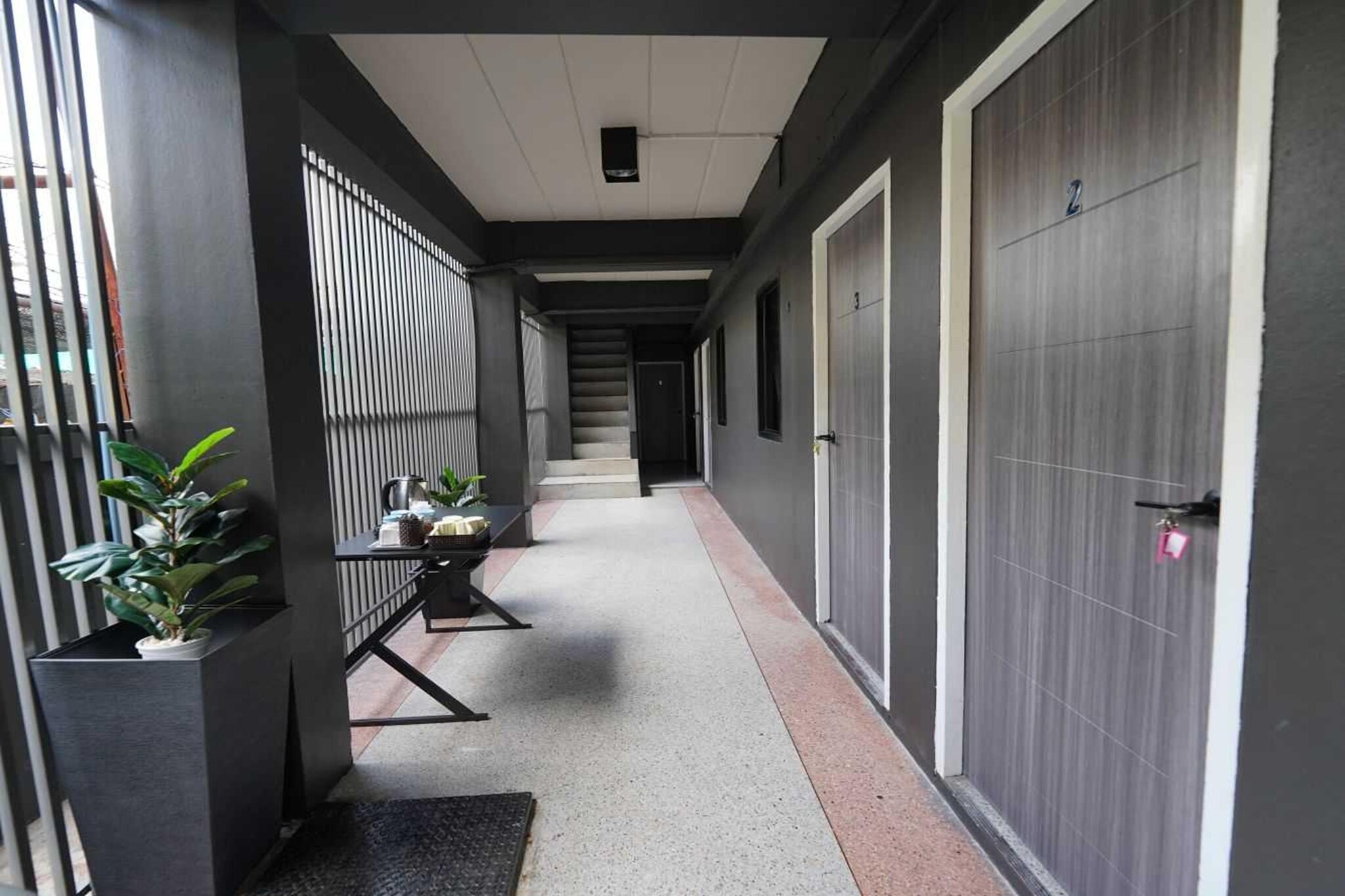 Ground floor: (bedroom(single bed, single bed, TV, seating area, air conditioning, deckchairs, Towels incl., Room-darkening shades), bathroom(shower, washbasin, toilet, bidet, shampoo, body soap, Essentials))