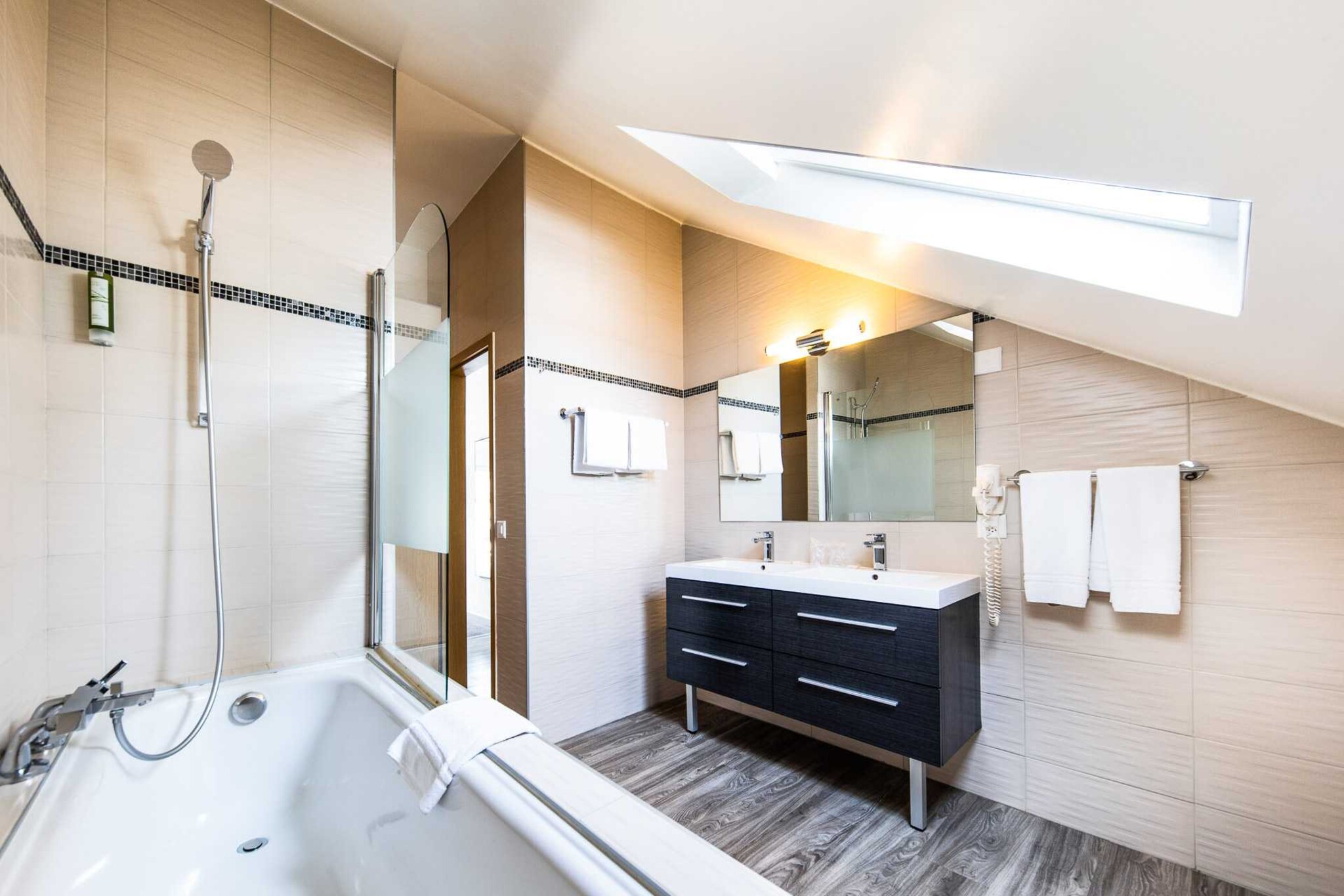 Modern Apartment - AC- 1BR-2P- Geneva