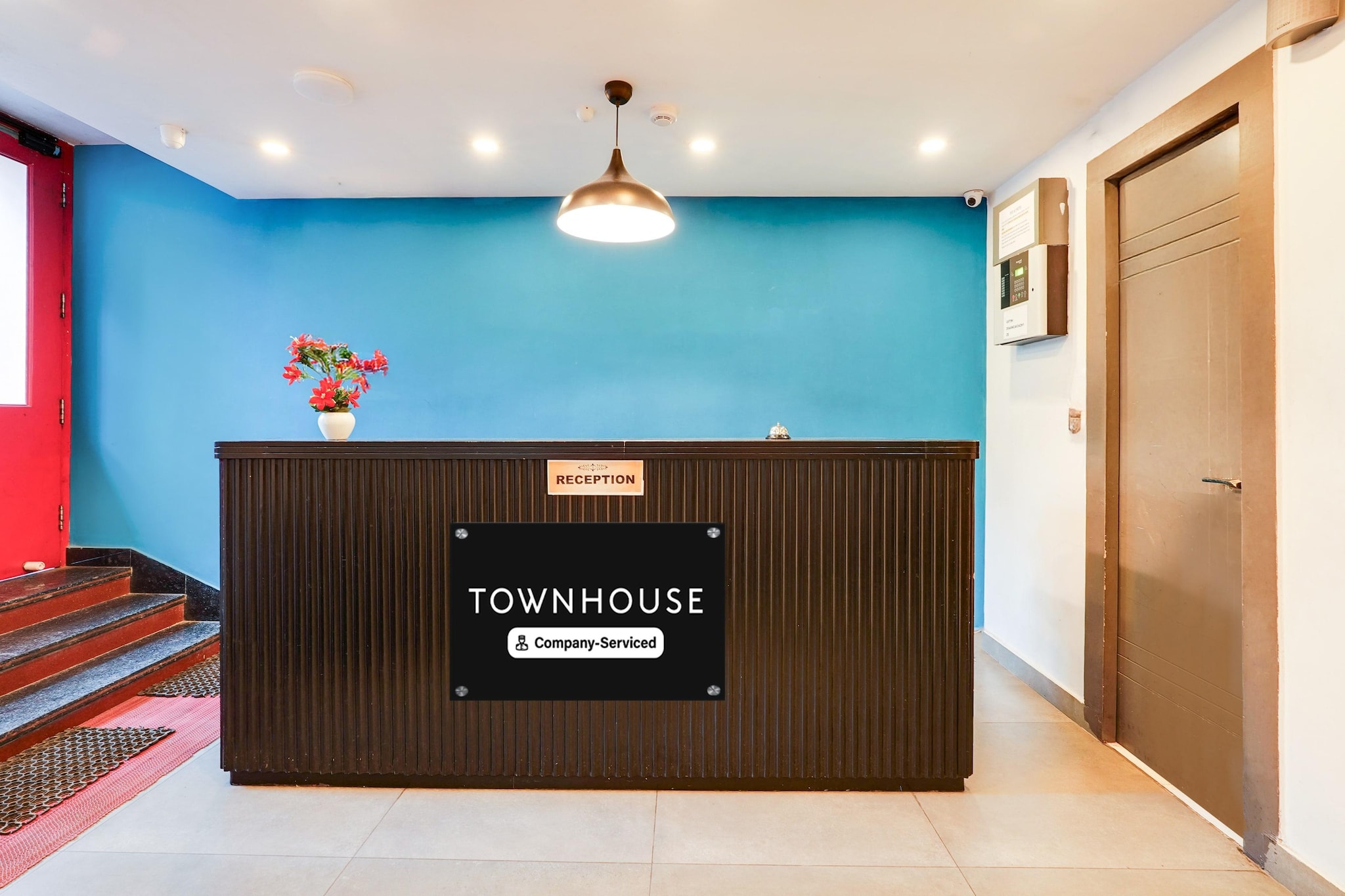 Ground floor: (bedroom(double bed, TV, seating area, bathtub or shower, shower, toilet, air conditioning, lift, Towels incl., Laundry Package incl., telephone, shampoo, body soap), bathroom)