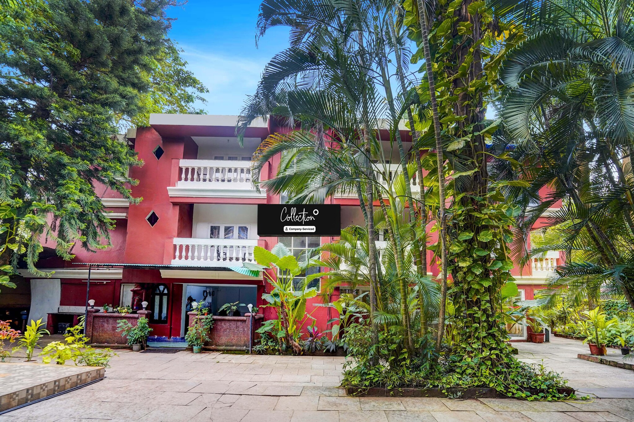 Cozy rooms with Pool Near Calangute Beach Goa