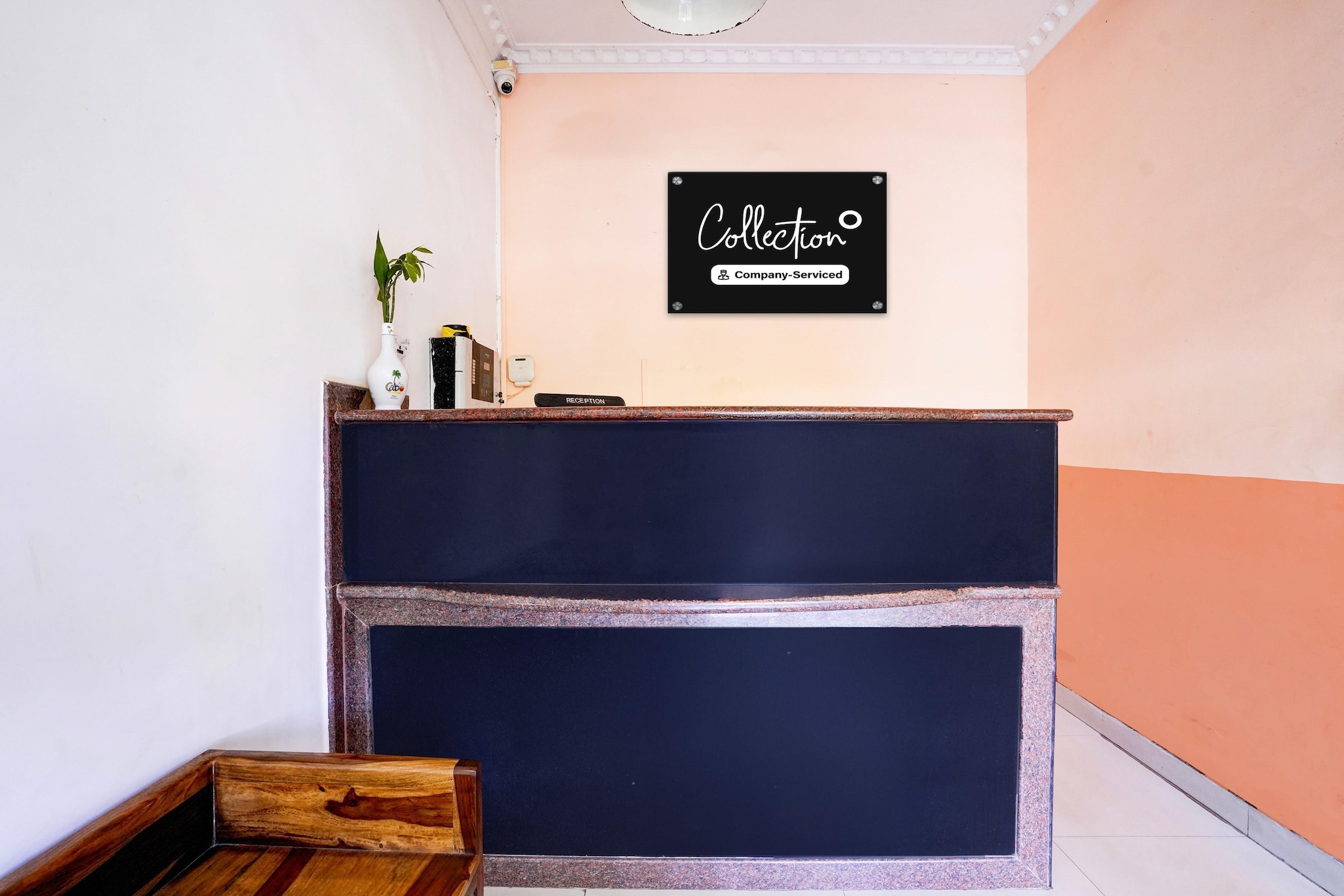 Ground floor: (bedroom(double bed, TV, seating area, electric kettle, air conditioning, telephone), bathroom(bathtub or shower, shower, washbasin, toilet, Towels incl., shampoo, body soap, hot water))