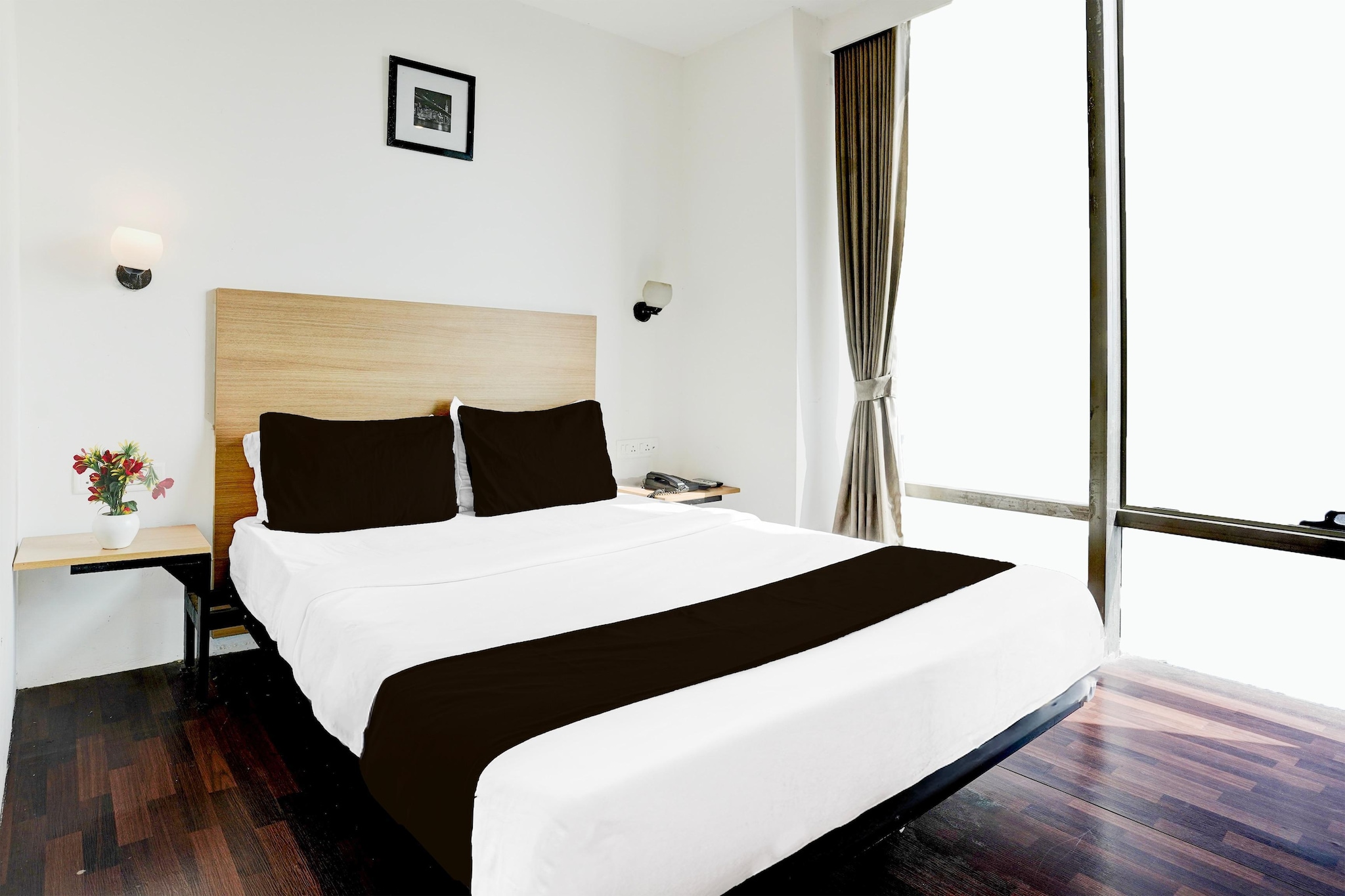 Cosy Stays at Galleria Mall Palm Beach Road features air-conditioned rooms with TV in the Vashi district of Turambhe. Among the facilities of this property are a restaurant, room service and a 24-hour front desk, along with free WiFi throughout the property. The hotel features family rooms.

Guests at the hotel can enjoy an Ã  la carte breakfast.

Phoenix Market City Mall is 19 km from Cosy Stays at Galleria Mall Palm Beach Road, while Dadar Railway Station is 23 km away. Chhatrapati Shivaji International Mumbai Airport is 19 km from the property.

Unmarried couples are warmly welcome at this property.

Guests with local ID proof are warmly welcome.

Apologies, but we are currently unable to host foreign nationals at this property.
Early Check-In Policy: A full dayâ€™s room rate will be charged for check-ins before 6:00 AM. Complimentary early check-in is available between 6:00 AM and 10:00 AM, subject to room availability.
Check-in is only available to guests aged 18 and above. Please provide a government-issued ID to confirmÂ yourÂ age.
