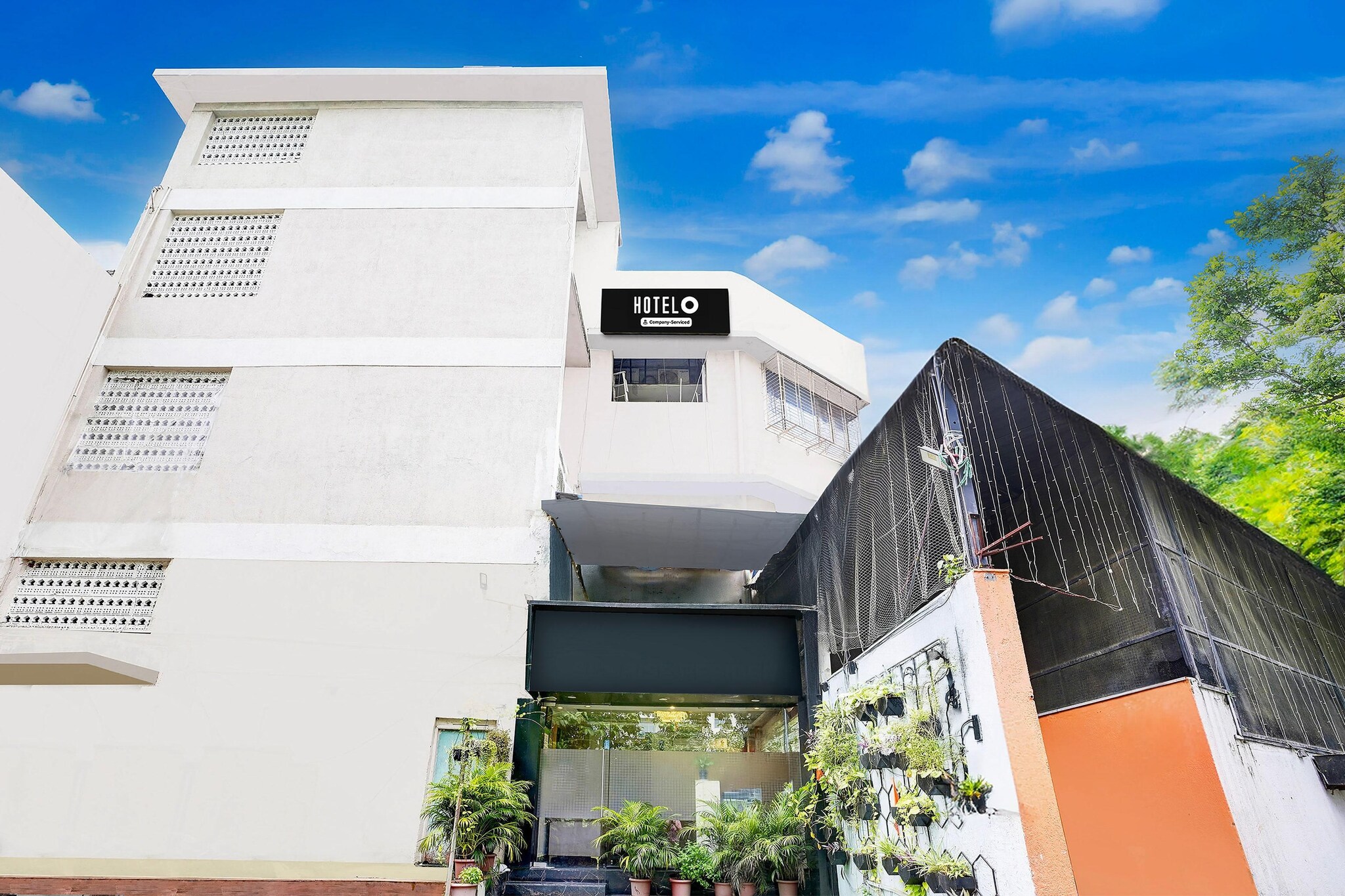 Located within 3.7 km of Phoenix Market City Mall and 4.5 km of Powai Lake, Pleasant Stays near Powai Lake Mumbai provides rooms with air conditioning and a private bathroom in Mumbai. This 4-star hotel offers room service, a 24-hour front desk and free WiFi. The hotel features family rooms.
Guest rooms at the hotel are equipped with a seating area, a flat-screen TV with cable channels and a private bathroom with free toiletries and a shower. The units include a desk.
A continental breakfast is available at Pleasant Stays near Powai Lake Mumbai.
Indian Institute of Technology, Bombay is 6.3 km from the accommodation, while Bombay Exhibition Centre is 7.7 km away. Chhatrapati Shivaji International Mumbai Airport is 1 km from the property.
Unmarried couples are warmly welcome at this property.
Guests with local ID proof are warmly welcome.
Early Check-In Policy: A full day’s room rate will be charged for check-ins before 6:00 AM. Complimentary early check-in is available between 6:00 AM and 10:00 AM, subject to room availability.
Check-in is only available to guests aged 18 and above. Please provide a government-issued ID to confirm your age.