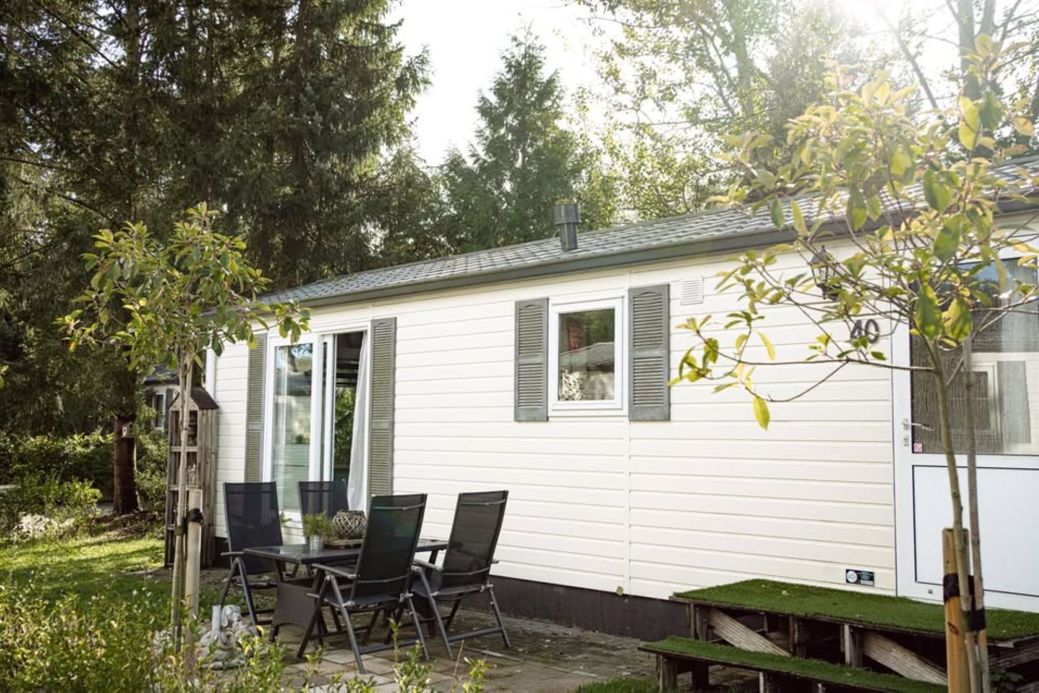 Veluwe Chalet in Putten nabij centrum-Buitenkant zomer
