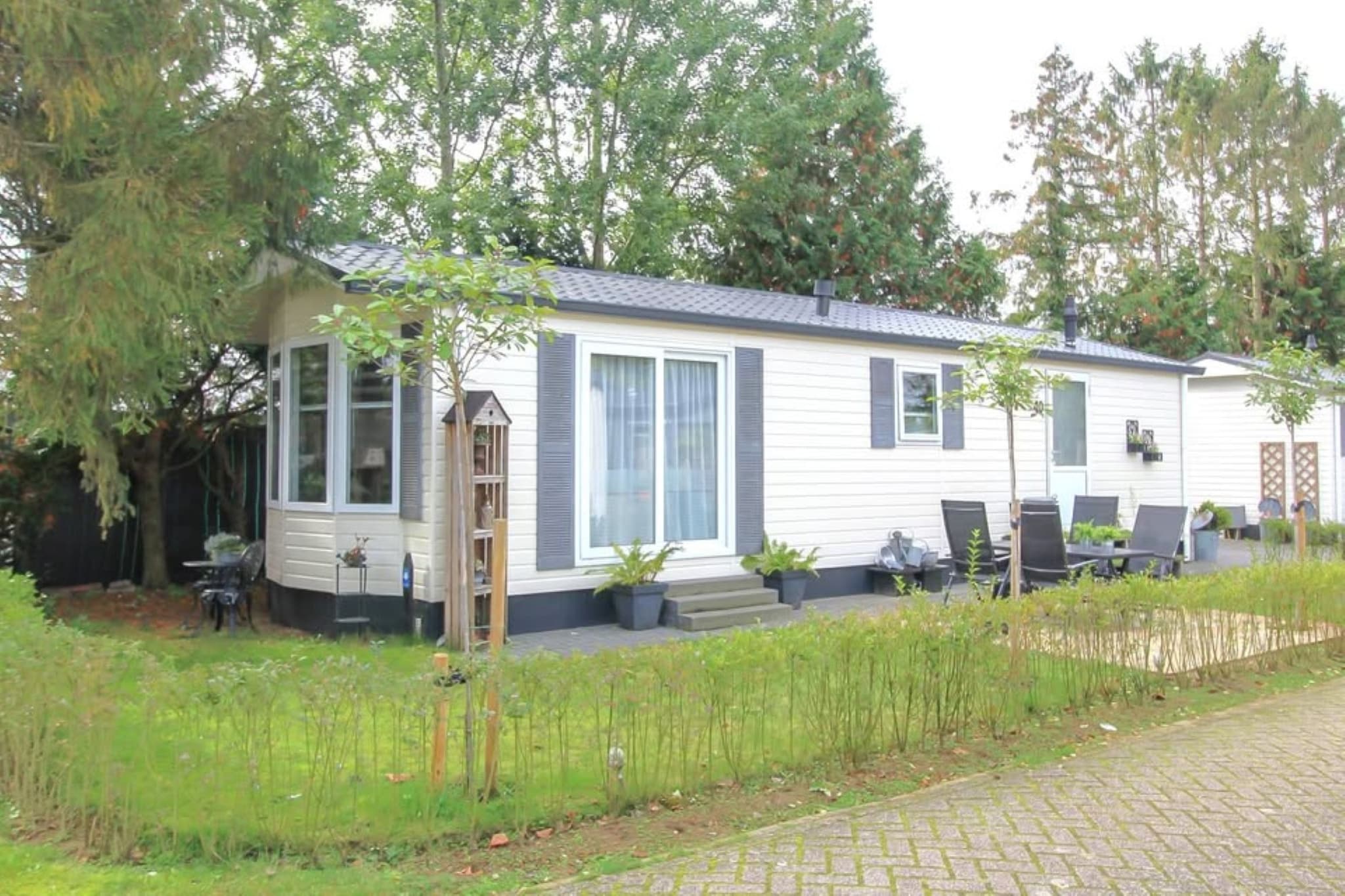 Veluwe Chalet in Putten nabij centrum-Buitenkant zomer