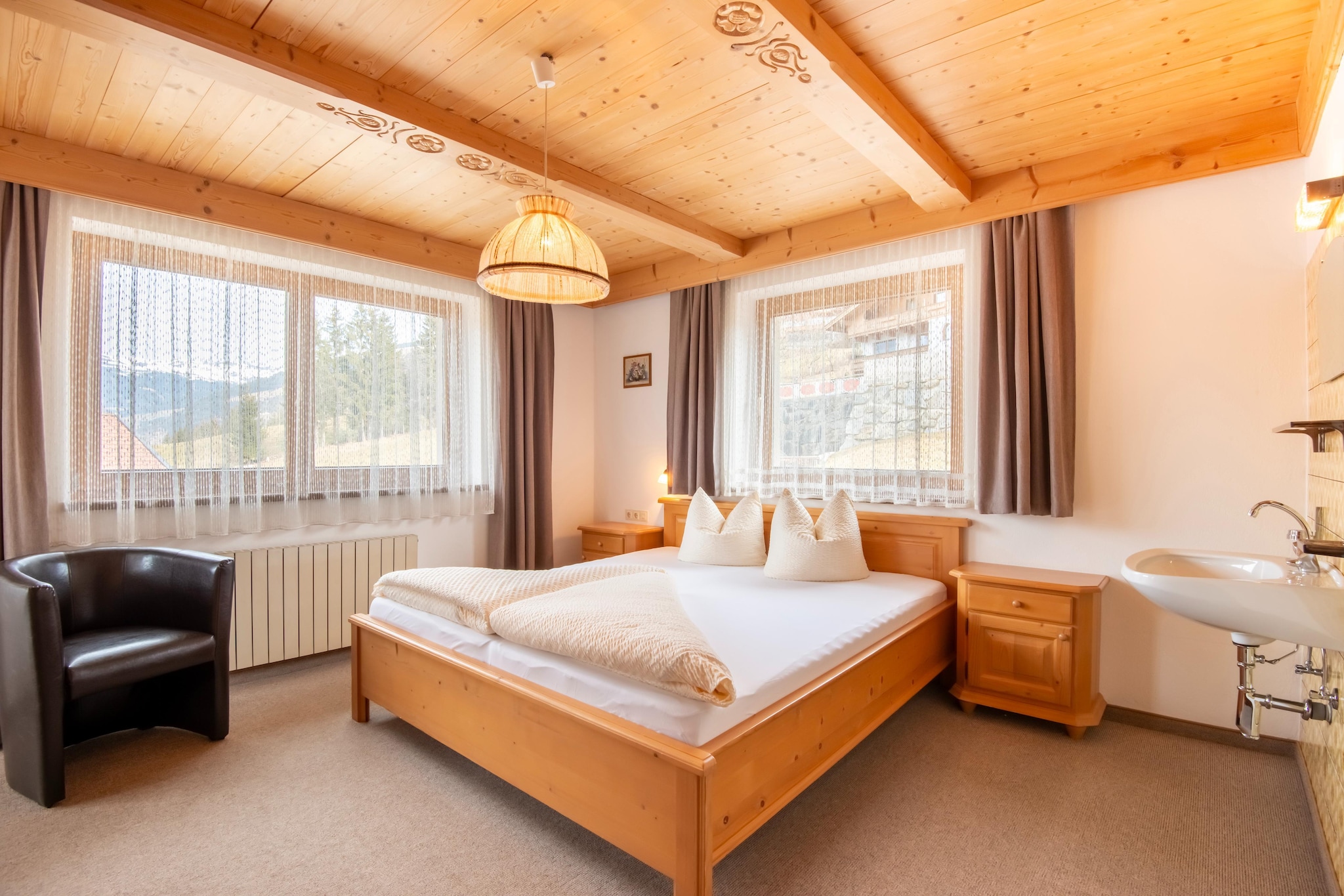 Ground floor: (Kitchen(dining table, cooker(4 ring stoves, ceramic), microwave, dishwasher), Living/diningroom(TV(satellite), dining table, seating area, radio, coffee machine), bedroom(double bed), bathroom(shower, washbasin), toilet, Landing)\n\nOn the 1st floor: (bedroom(double bed, washbasin), bedroom(double bed, washbasin), bathroom(shower, washbasin, toilet))\n\nski storage, ski boot heaters, balcony, heating(central), terrace, parking, children\'s bed, high chair, Charging post for electric cars