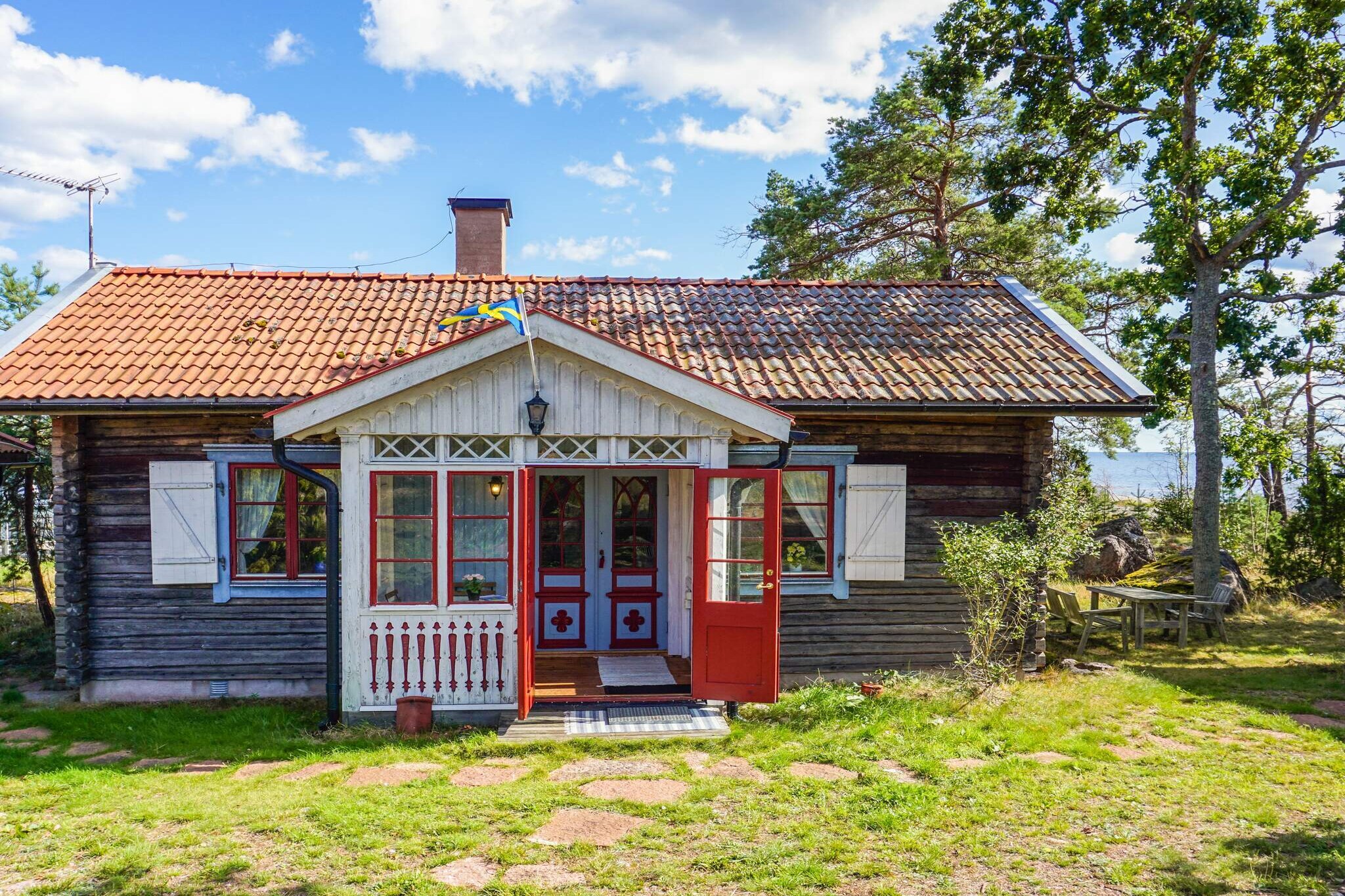 Experience a real holiday feeling in wonderful DragskÃ¤r where you can enjoy a wonderful beach plot located on a cape with a lovely view of the sea. Here you live in a fantastic scenic archipelago environment with beautiful cliffs to explore. You can enjoy a refreshing swim from the the jetty. If you have smaller children, DragskÃ¤rsbadet is a better choice where you can enjoy a wonderful sandy beach. It is within walking distance and if you want, you can even swim there. It is possible to rent a rowing boat for 5 people. Book in advance. Some life jackets are available for loan. You live in a charming log cabin with an accompanying little cabin. The large cabin has a beautiful glass-enclosed veranda where you can see the sea. You also have a patio in front of the little cabin with outdoor furniture and a barbecue. In the main house there is a large, nice kitchen with a dining area where you can prepare your meals. You have a large, lovely living room where the ceiling is beautifully open up to the ridge with seating, dining furniture and a TV. There is a cozy sleeping loft where you sleep directly under the ridge of the roof in two beds. Note that there is a steep ladder that you pull out to get up here, which makes these beds not suitable for small children or people with reduced mobility. You also sleep in the little cottage where there is a family bunk bed with a bottom bed that is 120cm wide and a sofa bed of 140cm. There is an extra mattress for the sofa bed for extra comfort. Note that the bathroom is in the little cottage. The house is located on a cape and accommodates two properties, so there is a neighboring house nearby that faces the other way.