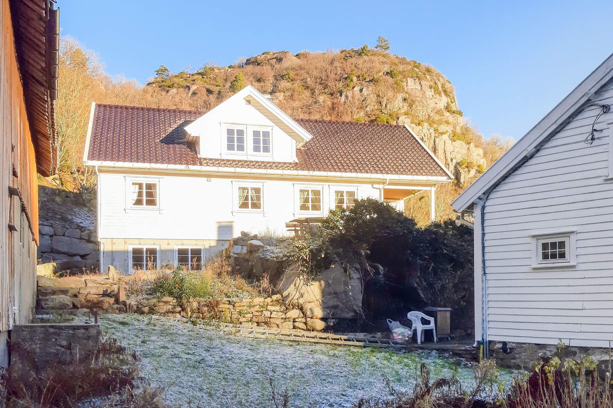 Holiday apartment on the ground floor of a detached house that together with other houses forms a yard in Kvålsvik, 11 km from Lyngdal center. Quiet and peaceful place with a great view of the sea. The holiday apartment has 2 bedrooms, 1 in the basement and 1 on the ground floor, both with double beds. Cot available. There is a fireplace for warmth and coziness, and a wood-burning stove in addition to a normal stove. From the holiday home you can enjoy the nice view of the sea, especially from the covered terrace with garden furniture. The floors in the house are let separately, so there can be different tenants on the two floors at the same time. The yard is secluded, but with many sights in proximity. Take a trip to the pleasant town Lyngdal with shopping streets, restaurants and a cinema, or to Rosfjord camping with a great beach. The indoor swimming activity center Sørlandsbadet in Lyngdal is fun for the whole family. Norway's southernmost underwater restaurant, "Under" is located on Spangereid, where you will also find the Spangereid Canal. Other excursion destinations are Lista lighthouse (30 km), and Vanse (25 km) where Lista Adrenalinpark offers go-karting, flipside/skate park, trampoline park, paintball and restaurant. Alcoa Miljøpark has cycle paths and a pump track. In Vanse you will also find Trunken (American store), a pizza baker, Chinese and Indian restaurants and shops. Boat rental is possible at Bjørnevåg holiday center 4 km from the holiday home. More activity and excursion opportunities to be found in information brochures in the house.