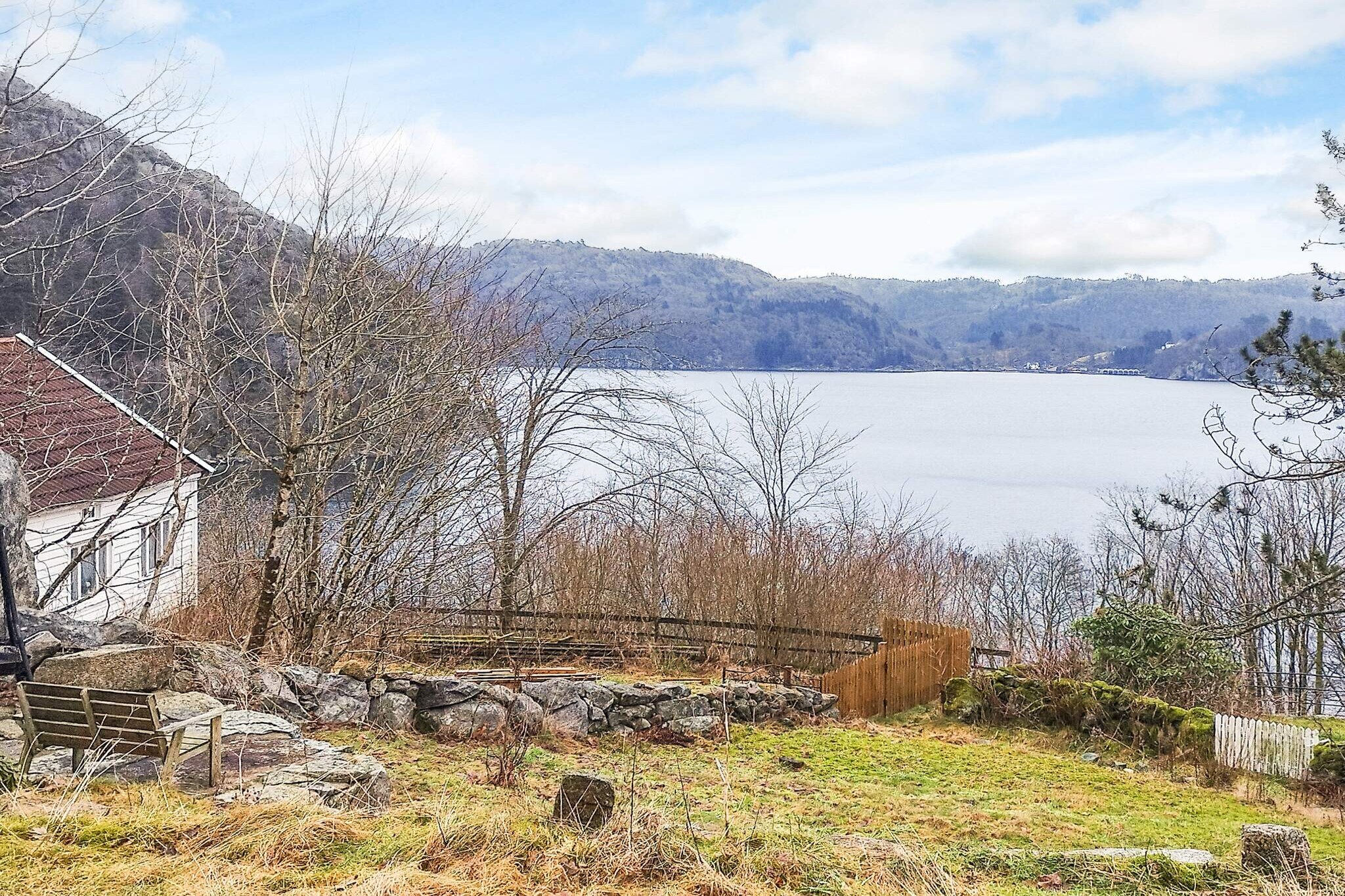 open kitchen(cooker(electric), hood, coffee machine(filter), waffle iron, microwave, dishwasher, fridge, freezer(1-59L), washing machine, high chair), Living/bed room(TV(norvegian TV channels )), bedroom(double bed, cot, cot), bedroom(double bed), bathroom(bathtub or shower, washbasin, toilet), heating(electric), terrace(roofed, 8 m2), garden furniture, BBQ, parking