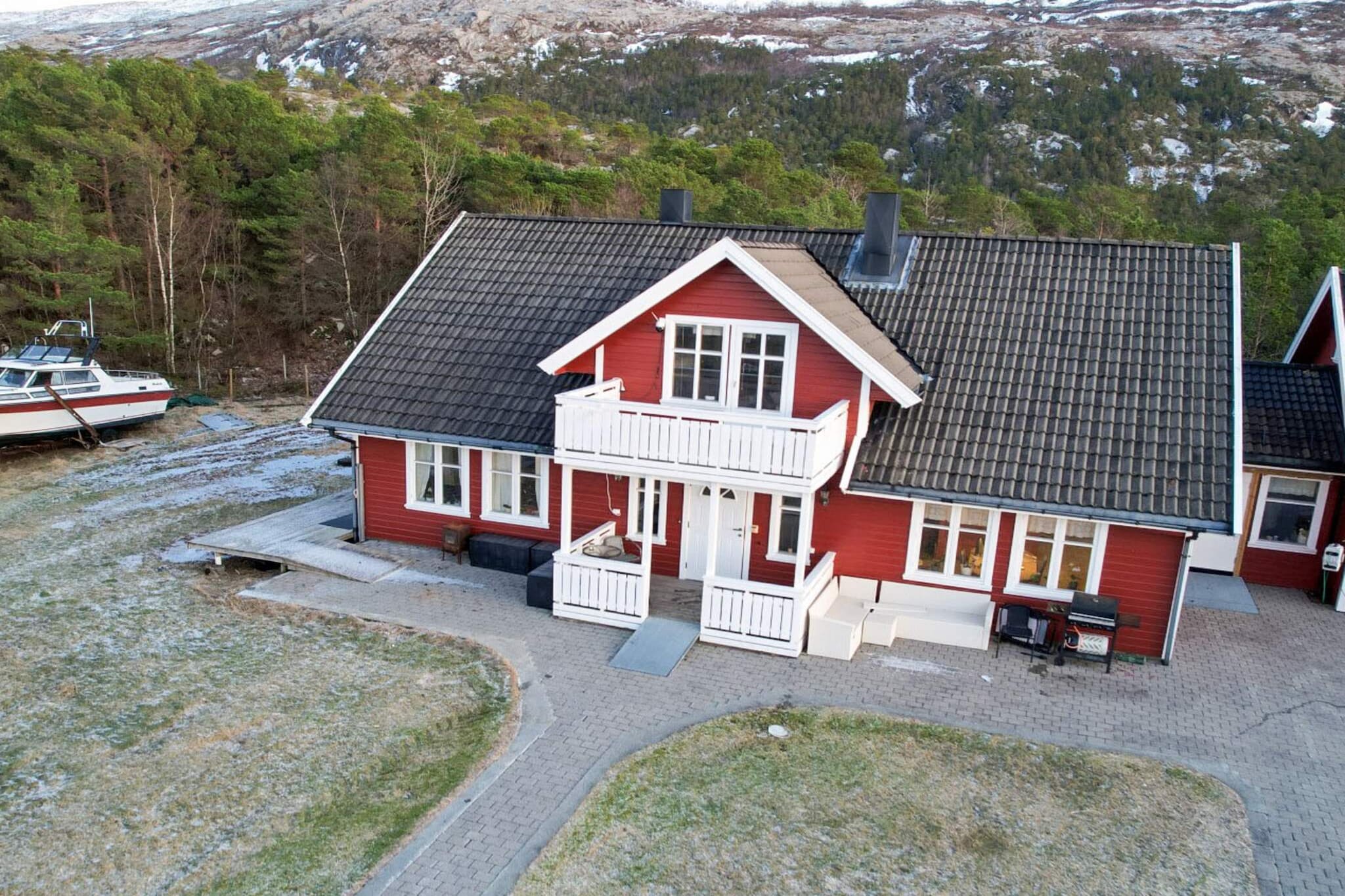 Internet Access DSL, dining room(20 m2), Kitchen(12 m2)(cooker(electric), hood, coffee machine(filter), microwave, dishwasher, fridge, freezer(> 250L), washing machine), Living/bed room(20 m2)(TV(cable, norvegian TV channels )), bedroom(8 m2)(2x single bed), bedroom(10 m2)(2x single bed), bedroom(6 m2)(2x single bed), bedroom(6 m2)(2x single bed), bedroom(6 m2)(2x single bed), bedroom(6 m2)(2x single bed), bathroom(floor heating)(bathtub or shower, washbasin, toilet), bathroom(washbasin, toilet), heating(electric), terrace(6 m2), terrace(roofed, 6 m2), garden furniture, parking, air to air heatpump