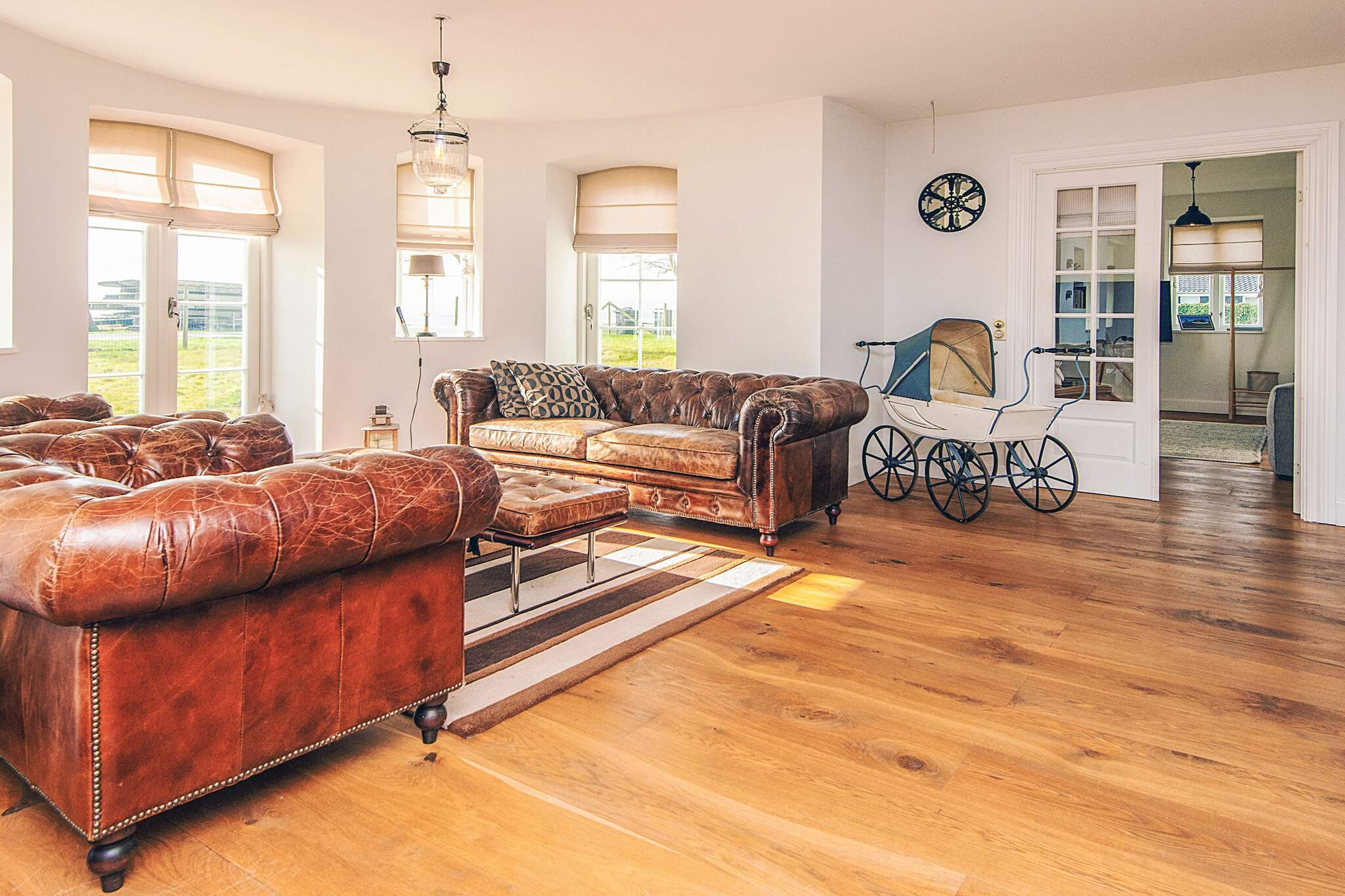 Living room(TV, stereo unit), Kitchen(stove(induction), coffee machine, oven, microwave, dishwasher, freezer(1-59L), fridge-freezer), bedroom(double bed, children\'s bed), bedroom(double bed), bedroom(double bed, TV), bathroom(washbasin, shower, toilet), bathroom(washbasin, hip bath, shower, toilet), balcony or terrace, heating(central), garden, garden furniture, sun loungers