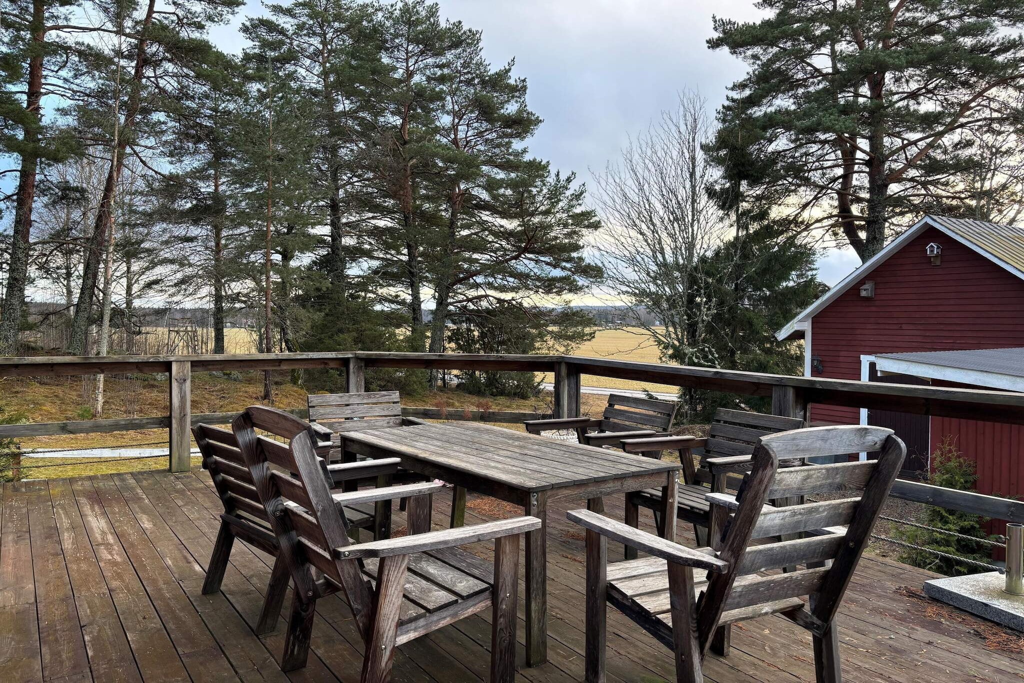 Welcome to Västra Ämtervik This charming cottage in Västra Ämtervik offers a peaceful and nature-filled retreat in the heart of Värmland, surrounded by forests, lakes, and a rich cultural heritage. The main house features a cozy bedroom, a bathroom, and a fully equipped kitchen that opens up to a welcoming dining area. For extra space and privacy, there are two separate guest houses on the property – one with a double bed and the other with two single beds, making it the perfect accommodation for families or friends looking to enjoy a tranquil getaway together. The spacious property invites both relaxation and social gatherings. You can start your day with a cup of coffee on the terrace, taking in the fresh air and birdsong, or end the evening with a barbecue as the sun sets. The surrounding nature is stunning, and you are not far from Lake Fryken, where you can swim or go fishing. Please note that a fishing permit is required if you wish to fish on the lake. Several attractions are within easy reach. A 40-minute drive takes you to Mårbacka, the beautiful home of Selma Lagerlöf, where you can learn more about her life and literary work. Not far from there, you will find Rottneros Park, an impressive sculpture and flower park inspired by Gösta Berling’s Saga. For those traveling with children, or anyone who enjoys excitement and fun, Sunne Water Park is a popular destination with water slides and pools. The cottage is within walking distance of the Bäckebron railway station, making it easy to travel to the cottage for those traveling by train. In winter, you can go skiing at Ski Sunne, while Hovfjället Nature Reserve offers scenic hiking trails and cross-country skiing tracks in an untouched mountain landscape. For a unique skiing experience, Torsby Ski Tunnel provides indoor cross-country skiing all year round. This cottage is the perfect base for anyone looking to enjoy Värmland’s beautiful landscape, explore its fascinating cultural heritage, or simply relax in a peaceful environment. Whether you seek adventure or tranquility, there is something here for everyone.