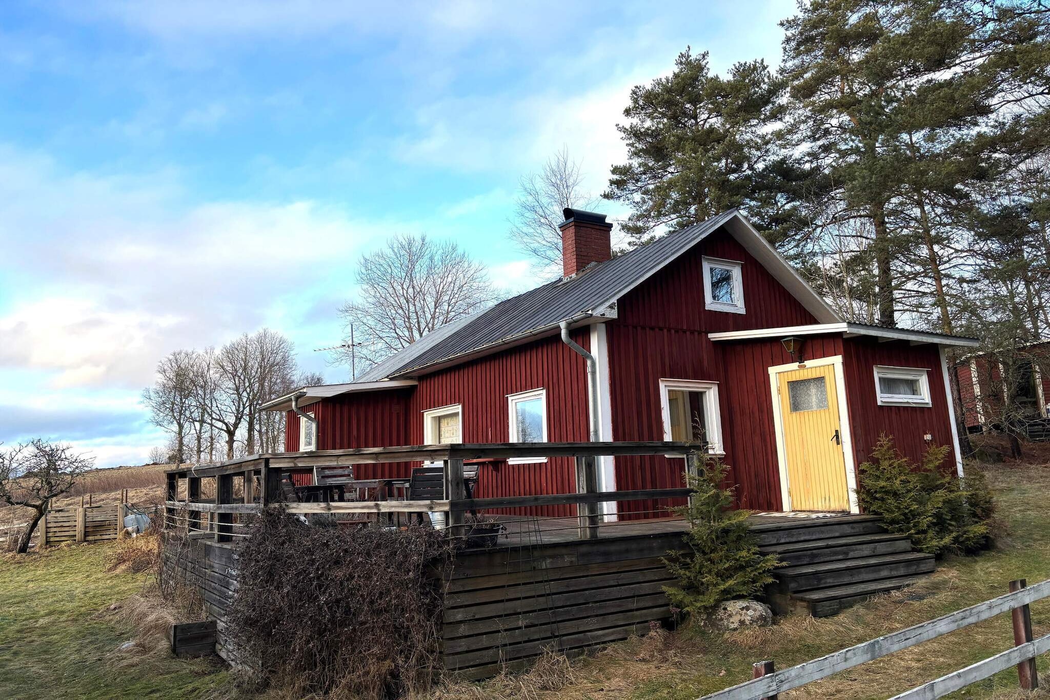 Annex: (double bed)\n\nAnnex: (2x single bed)\n\nLiving room, Kitchen(stove(induction), coffee machine, dishwasher, fridge-freezer), bedroom(double bed), bathroom(washbasin, shower, toilet, washing machine), veranda, heating(electric), terrace, garden furniture