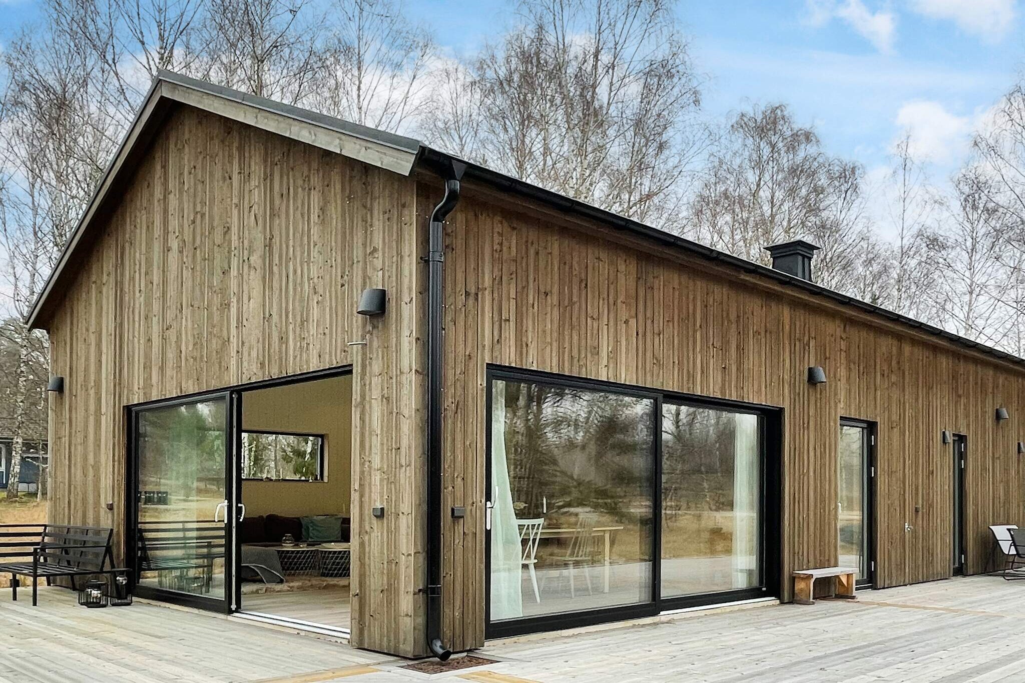 Newly built house in Källvik where you can enjoy a wonderful house in beautiful Källvik where you are close to the sea. Källvik is a fantastically beautiful old health resort/place with wonderfully beautiful houses, several nice swimming areas and beautiful nature. It is walking distance to popular Loftahammar where there are shops and nice restaurants in a wonderful environment. The house is nicely decorated and really breathes freshness. The ceiling is open up to the roof ridge which gives a lovely feeling of space and airiness. There are large sliding glass doors out onto the large balcony. On the balcony there are two nice lounge furniture groups and a dining group. You have a large open living room with dining area, living area and stylish kitchen. You sleep in three bedrooms. The largest with a door out onto the balcony is equipped with a double bed. The other two with a bunk bed each where the lower bunk is 120cm wide. There is a bathroom with shower, sink and shower, as well as an extra toilet with sink. When burning in a stove (for those who are skilled and are used to it) bring your own firewood. Welcome