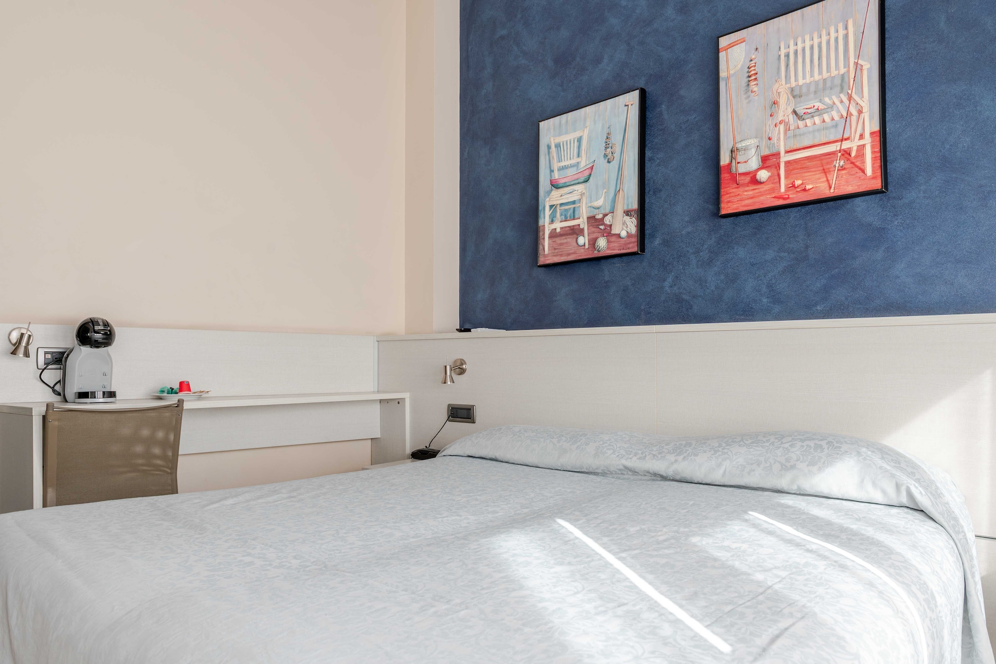 On the 3rd floor: (Living/bed room(Bed Linen, double bed, TV, air conditioning), bathroom(shower, toilet, shampoo))\n\nDesk, Elevator, Hot Water, Internet Access DSL, Safe, Wardrobe, First Aid, Beach, Play area, Breakfast room, electric kettle, coffee machine, microwave, fridge, balcony or terrace, heating, Essentials, Dedicated workspace, Cleaning Disinfection, Downtown, Enhanced cleaning practices, Near Ocean, Room-darkening shades, Town