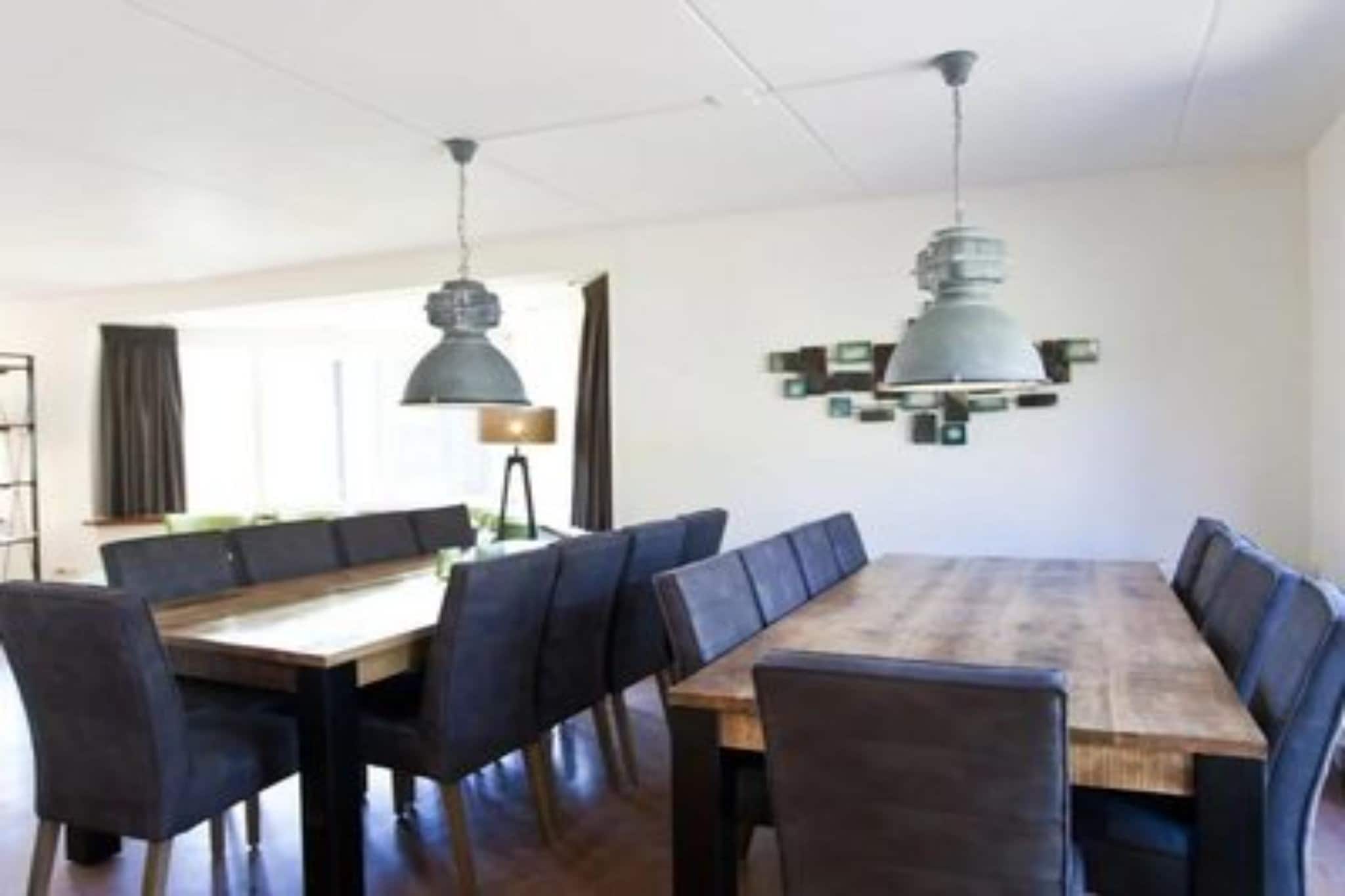 Group accommodation 18 - Eetkamer