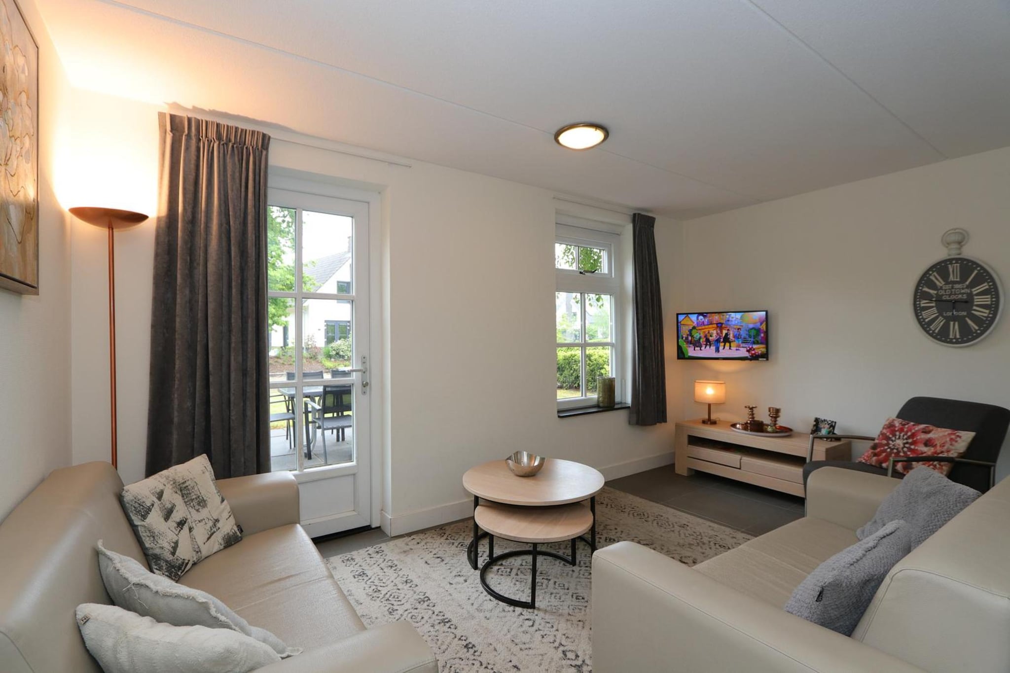 Chateau 4 - Living room