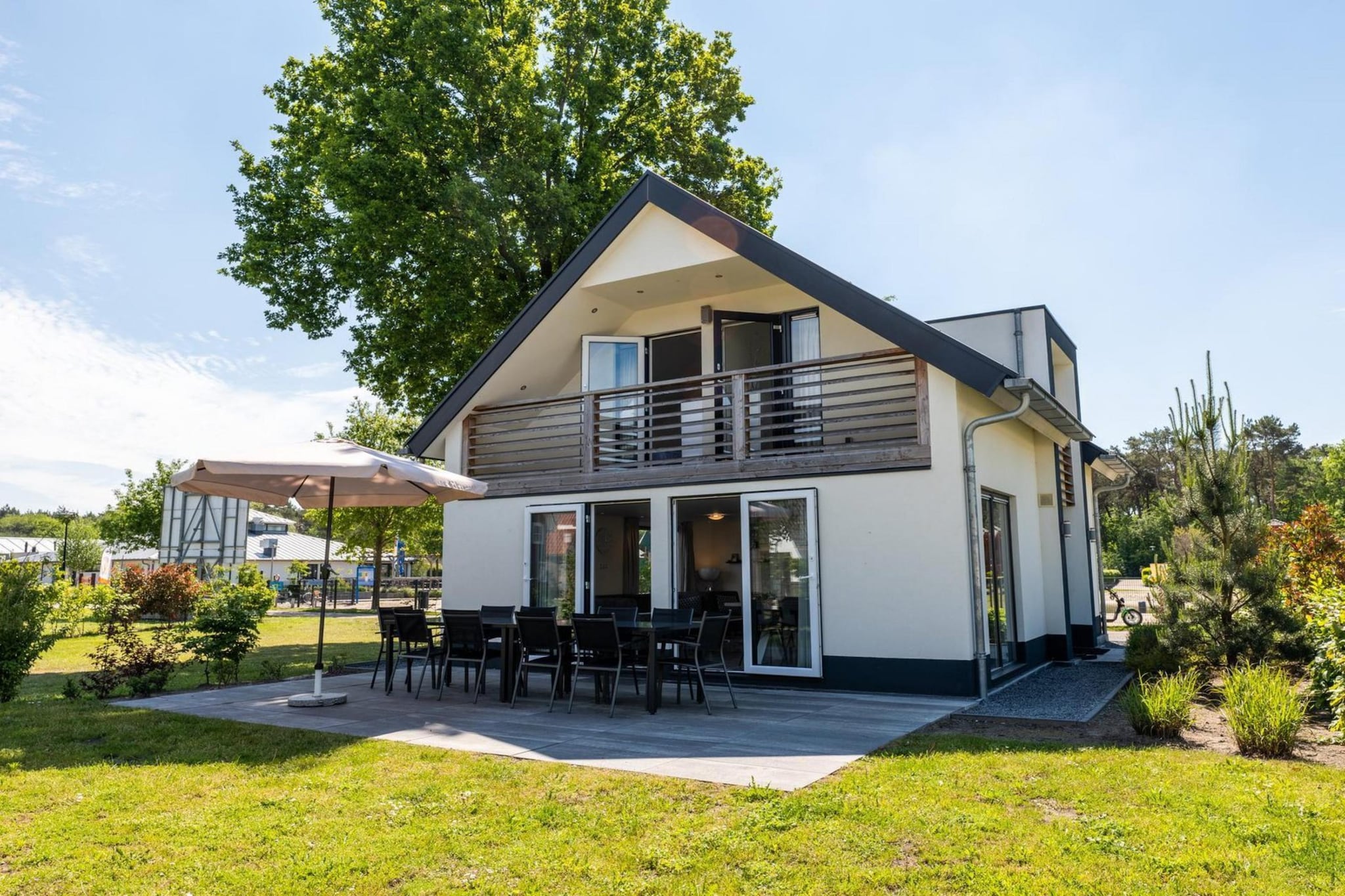 Pavilion l'etage Sauna 10 - Exterior in summer