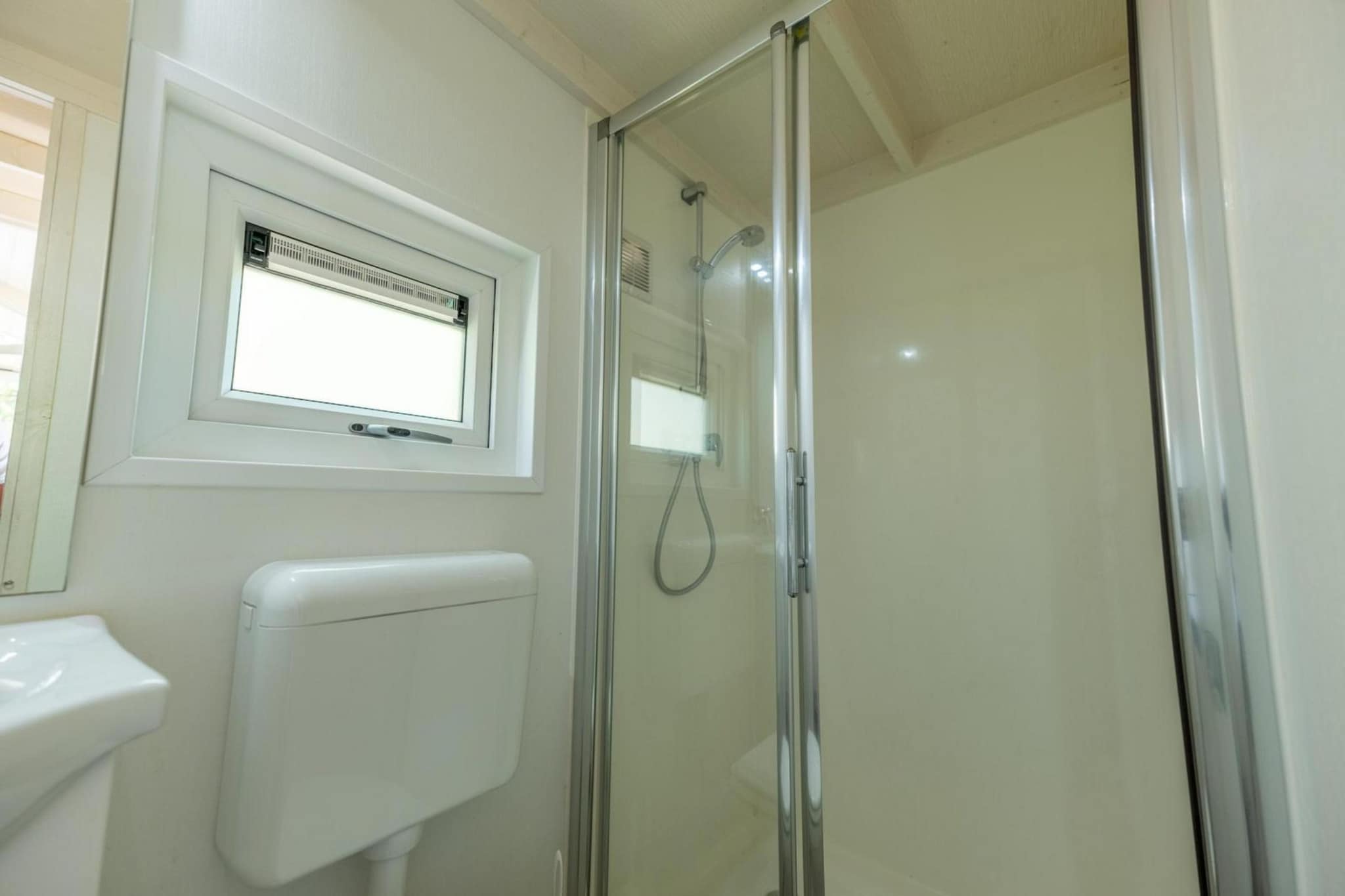 Tiny House 4 - Bathroom