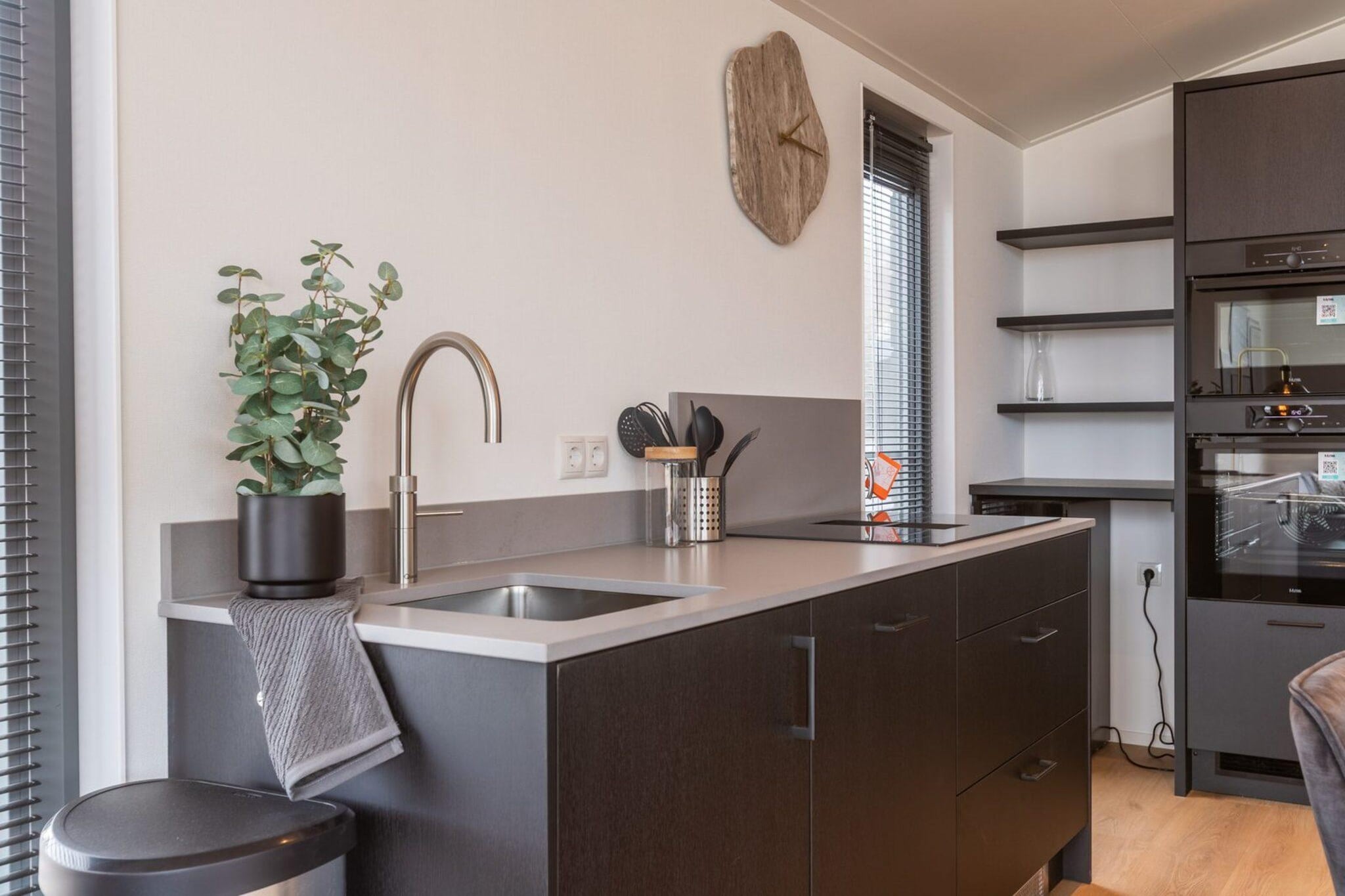 Cube Split Sauna 4 - Kitchen