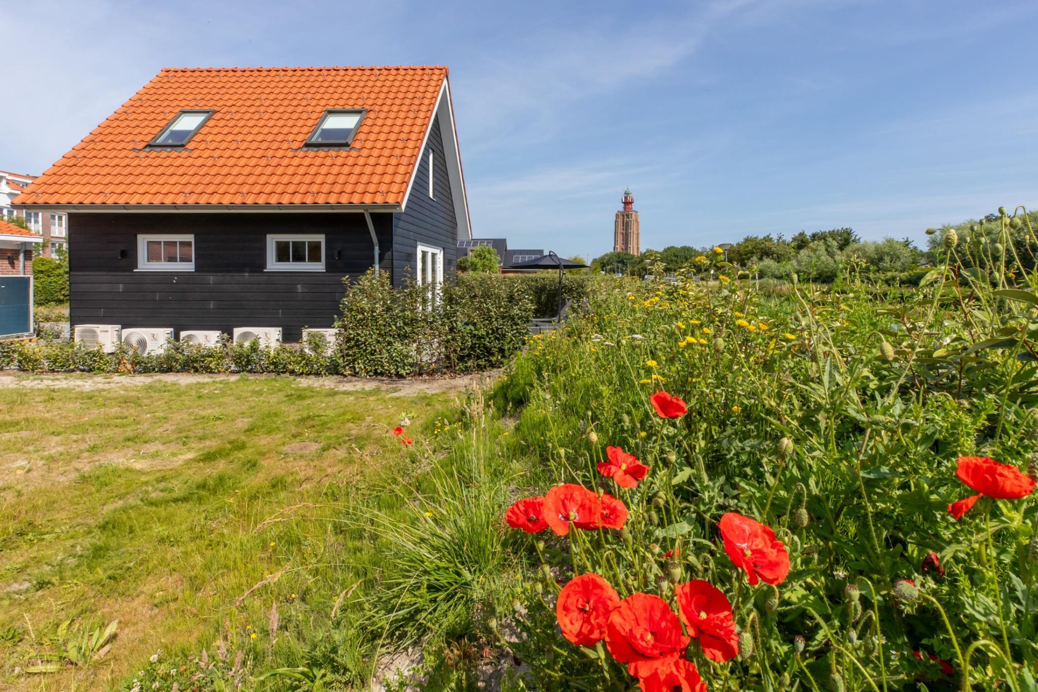 Huisje huren in Zeeland  De Strandloper Westkapelle - Charley Tooropstraat 1a  Strand & Natuur-Buitenkant zomer
