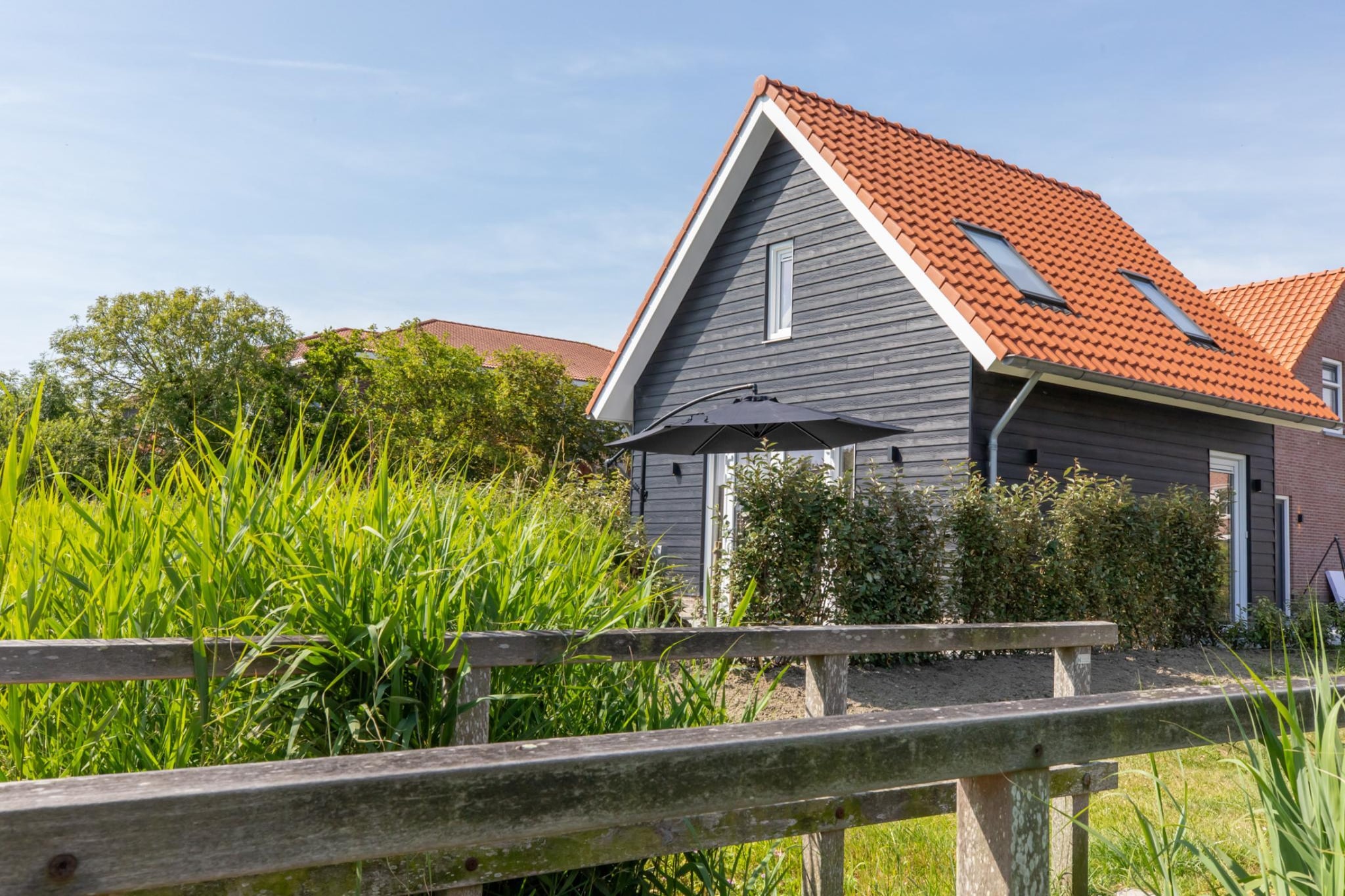 Huisje huren in Zeeland  De Strandloper Westkapelle - Charley Tooropstraat 1a  Strand & Natuur-Buitenkant zomer