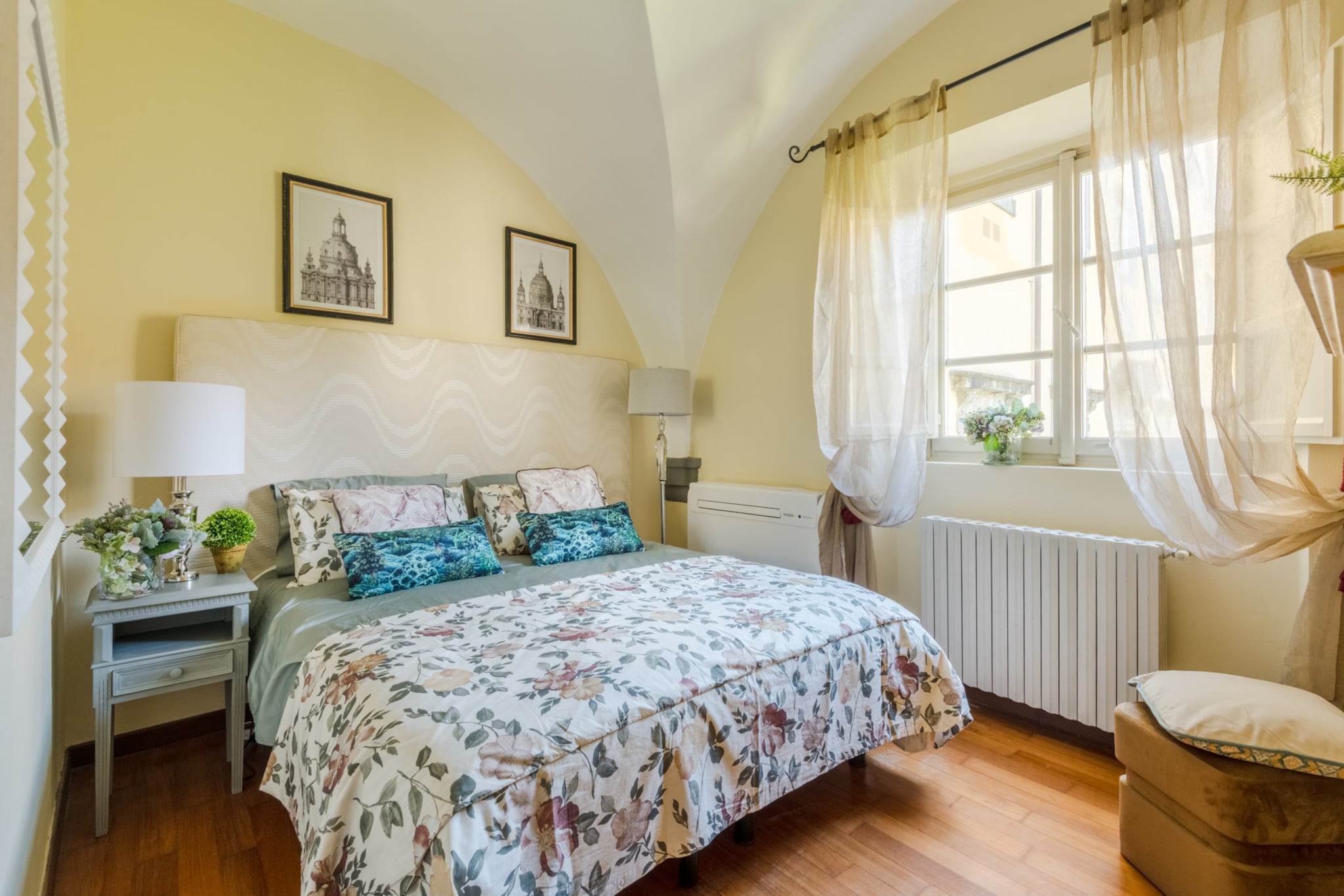 The Arnolfini Portrait Apartment-Nicht getaggt