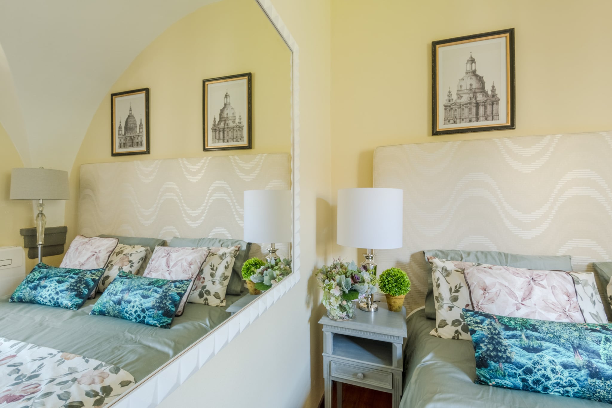 The Arnolfini Portrait Apartment-Nicht getaggt