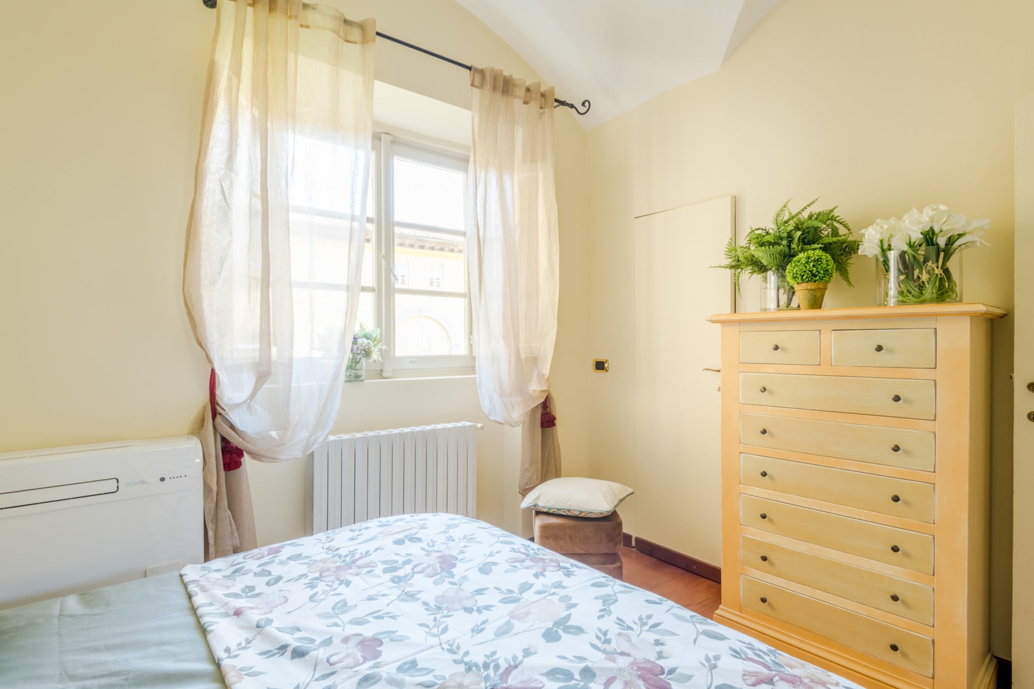 The Arnolfini Portrait Apartment-Nicht getaggt