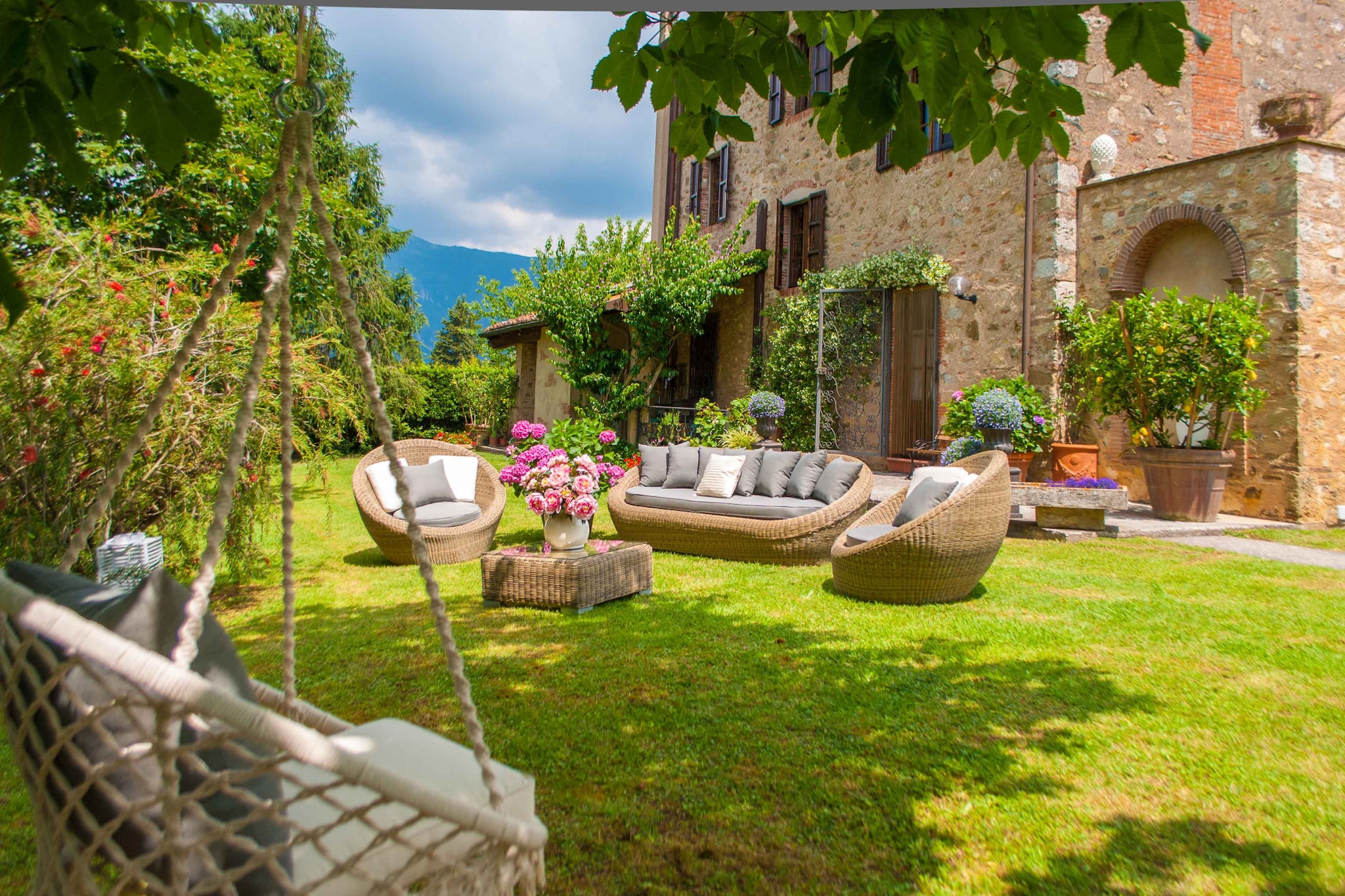 Bicocche Stone Farmhouse-Tuinen zomer