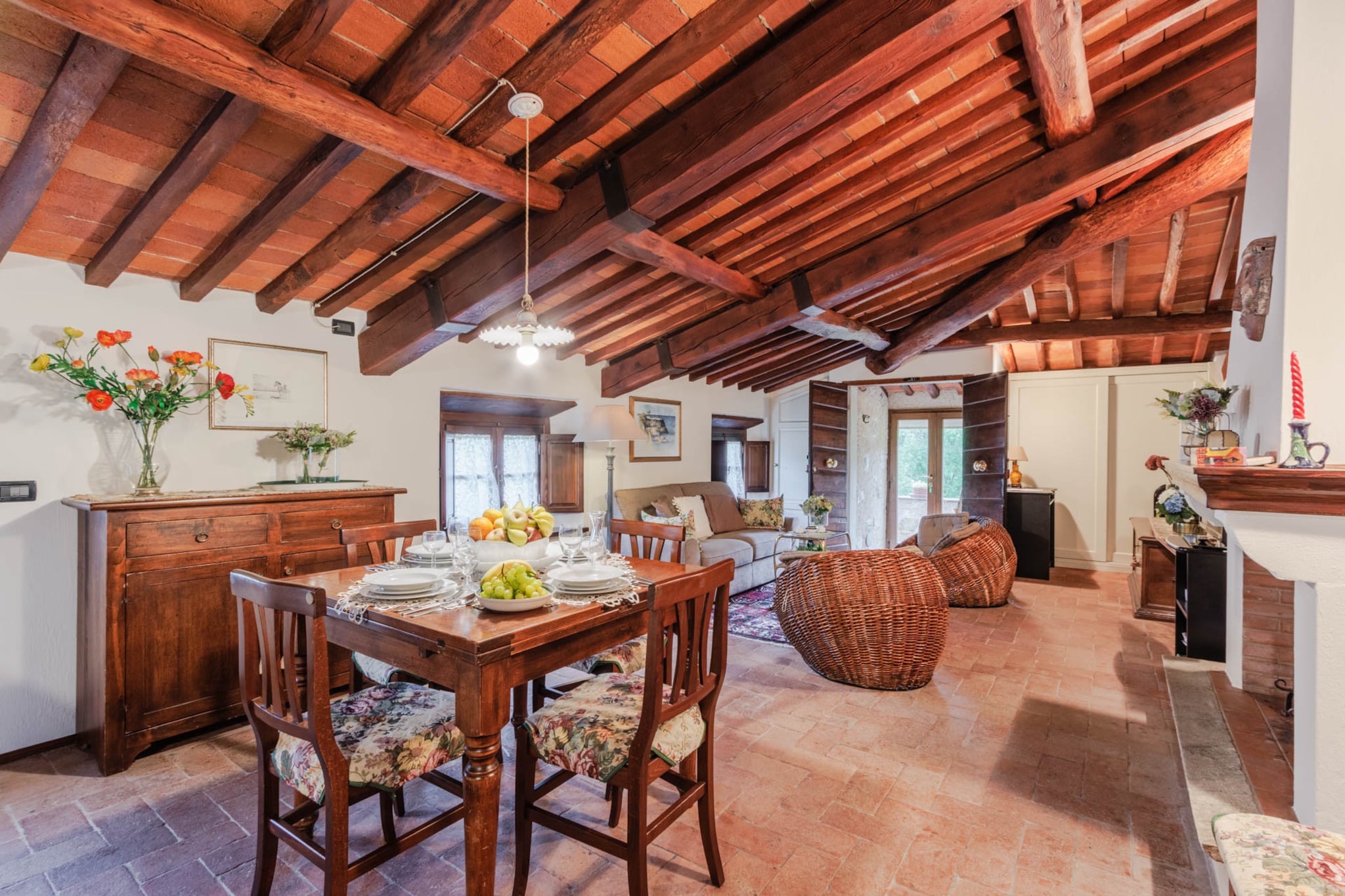 Bicocche Stone Farmhouse-Eetkamer