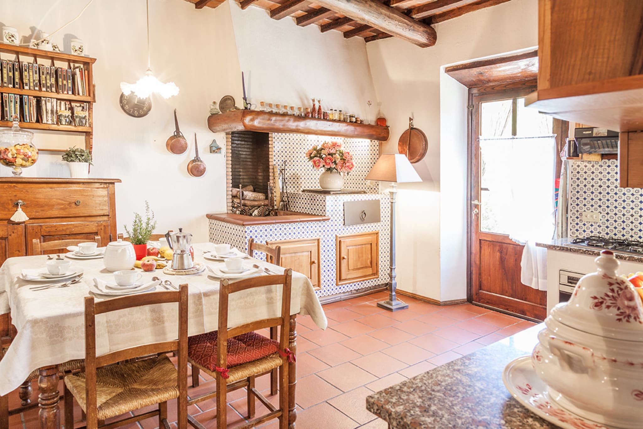 Bicocche Stone Farmhouse-Eetkamer