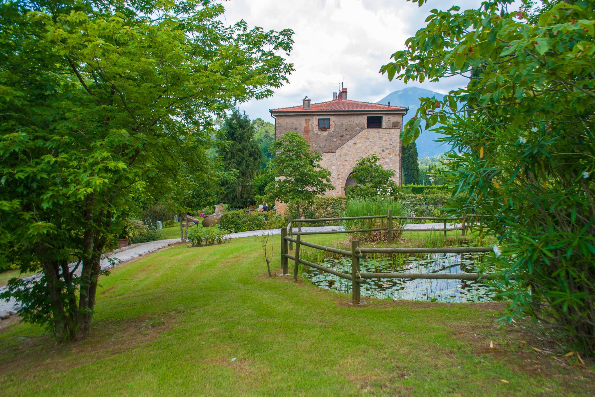 Bicocche Stone Farmhouse-Tuinen zomer