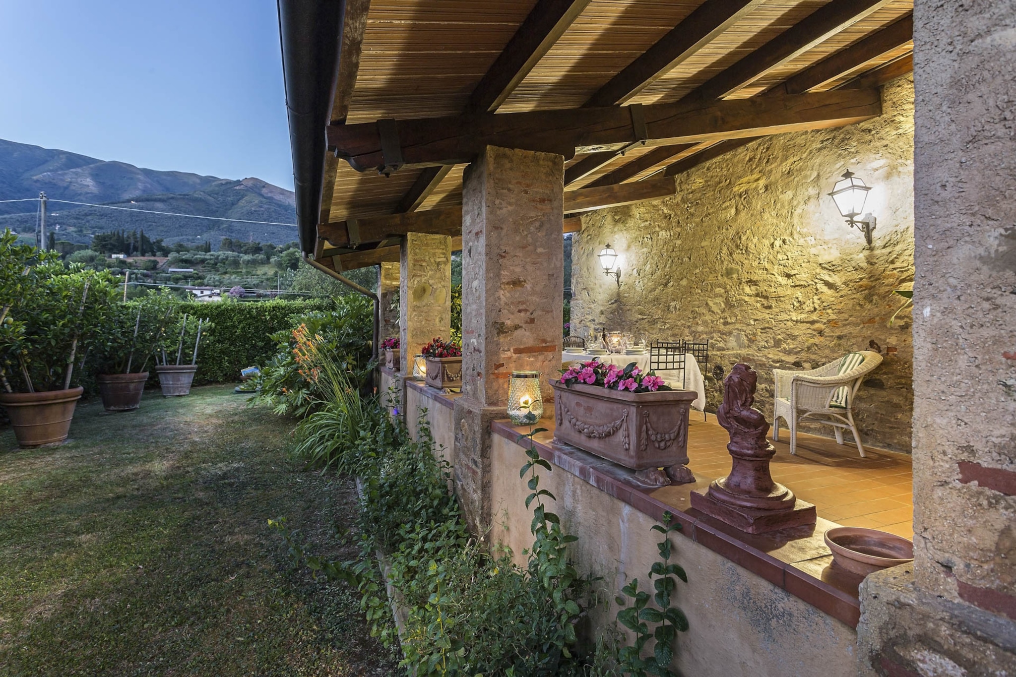 Bicocche Stone Farmhouse-Tuinen zomer