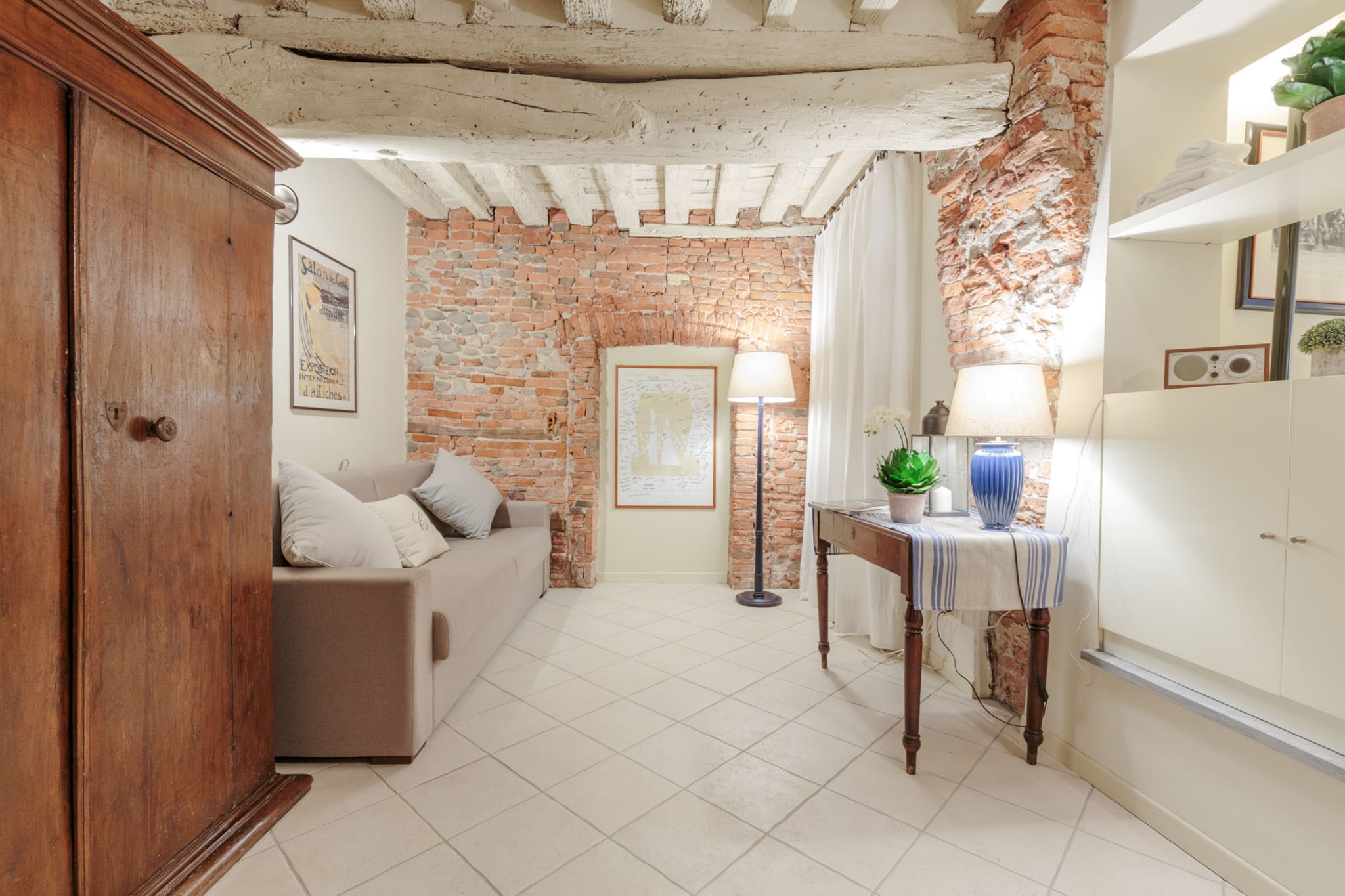 The 1400's Apartment-Nicht getaggt