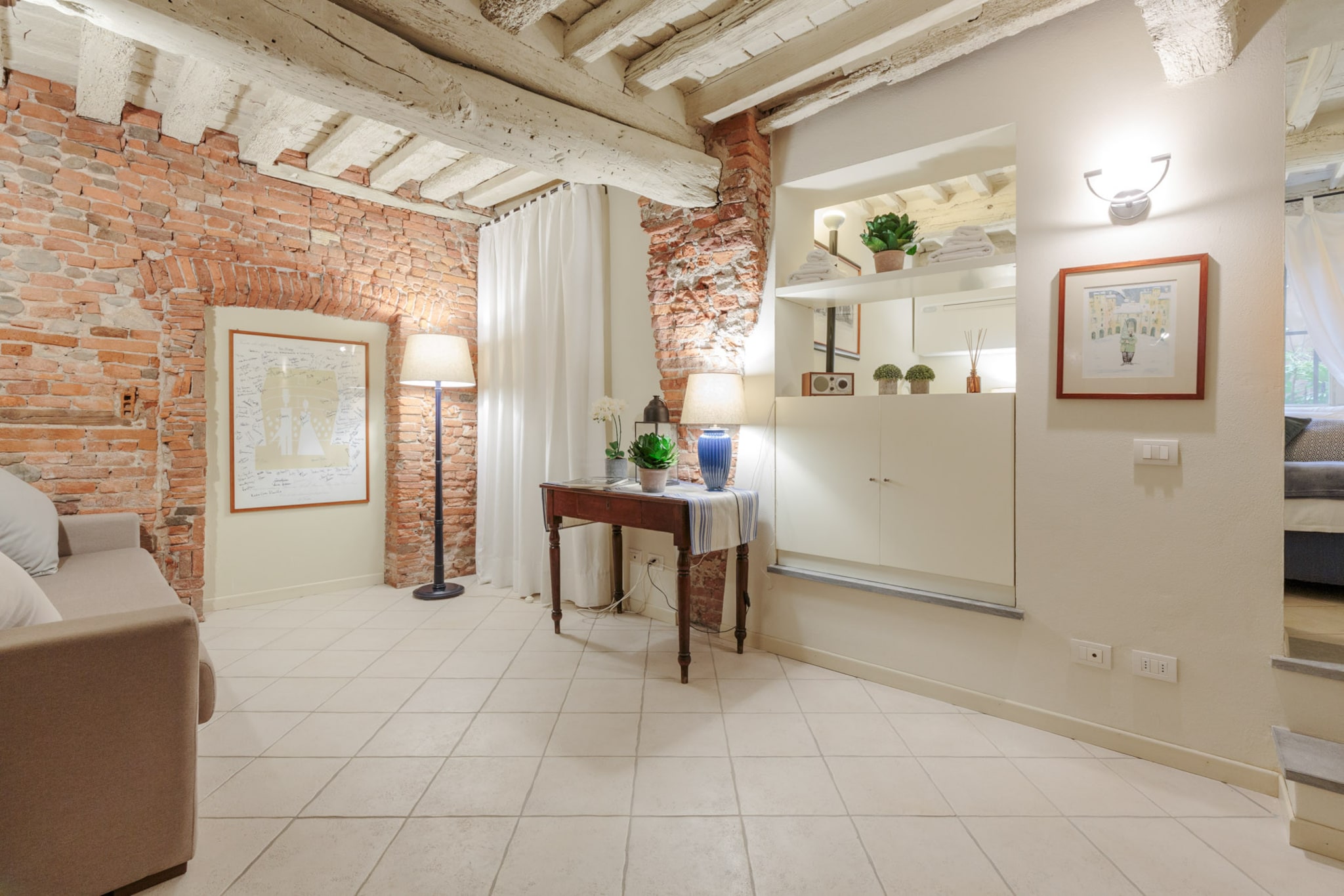 The 1400's Apartment-Nicht getaggt