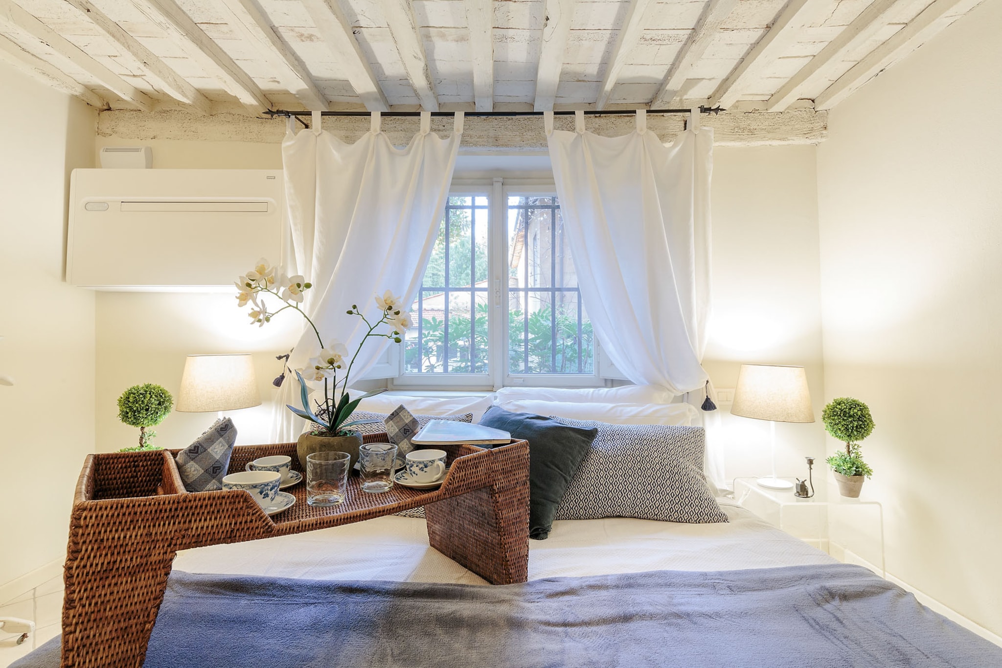 The 1400's Apartment-Nicht getaggt