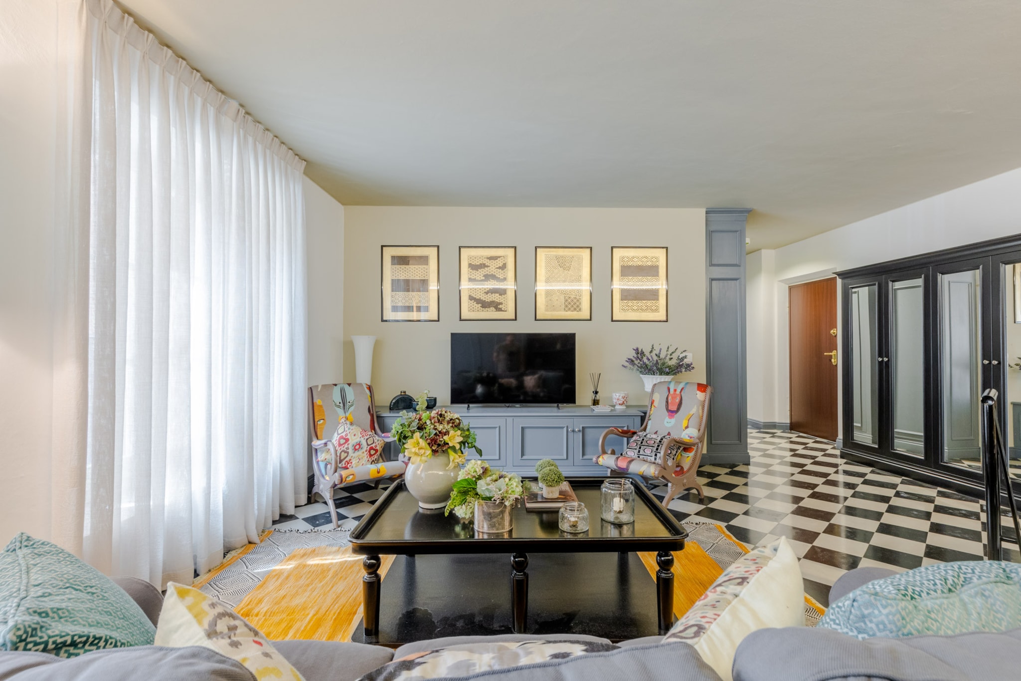 Gimber Tales, a First Floor Apartment-Nicht getaggt