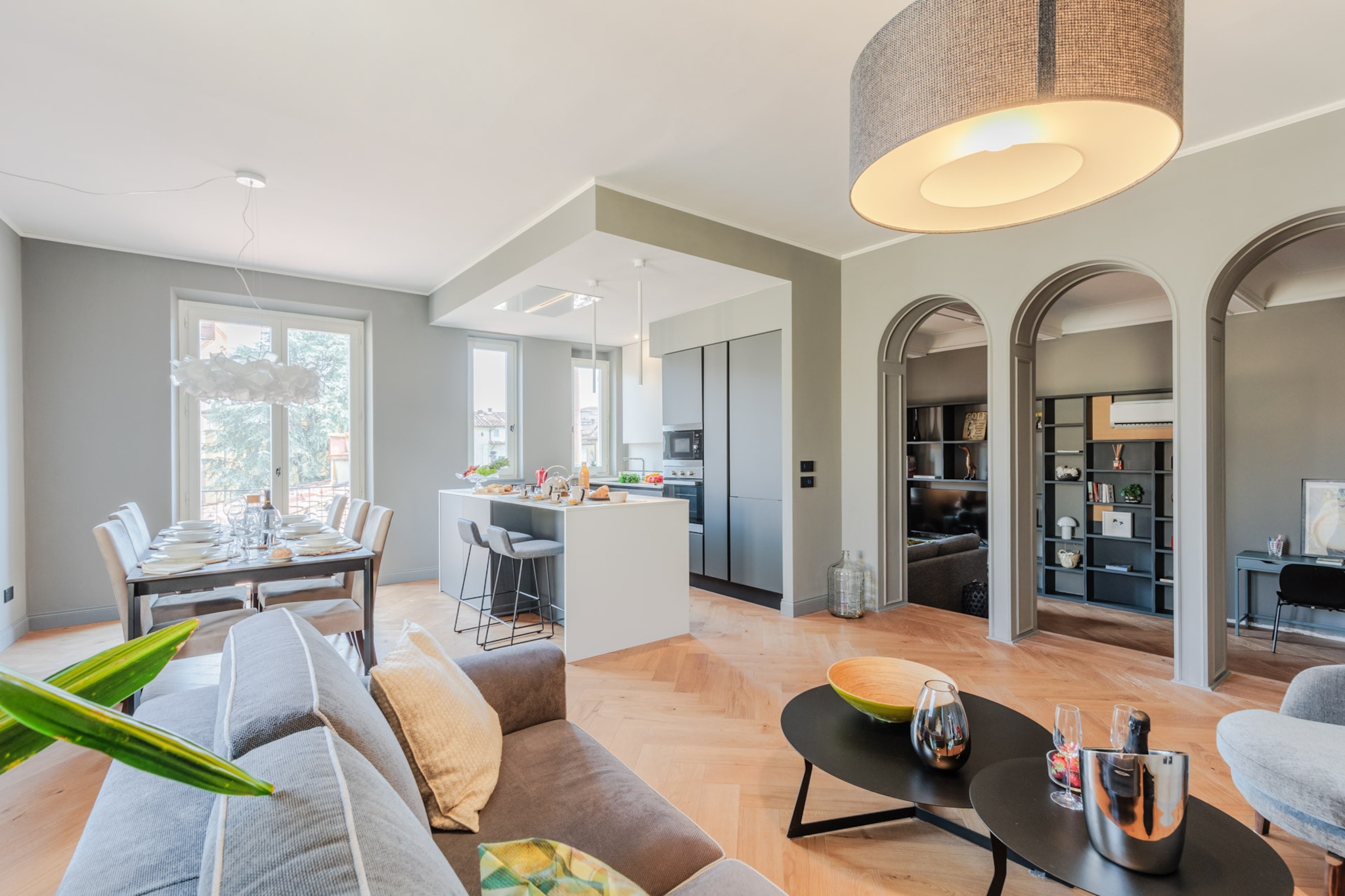 Casa Grey, Contemporary Penthouse-Nicht getaggt