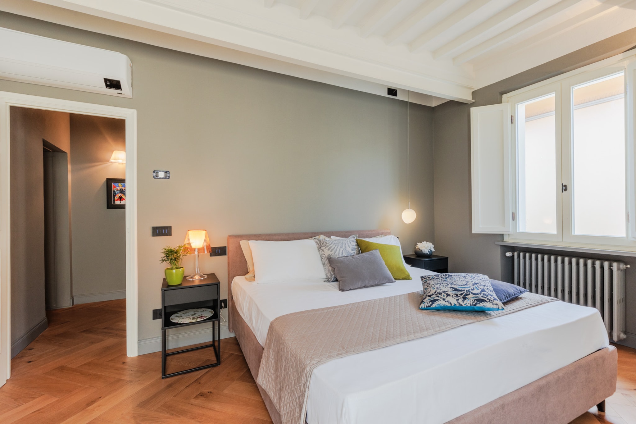 Casa Grey, Contemporary Penthouse-Nicht getaggt